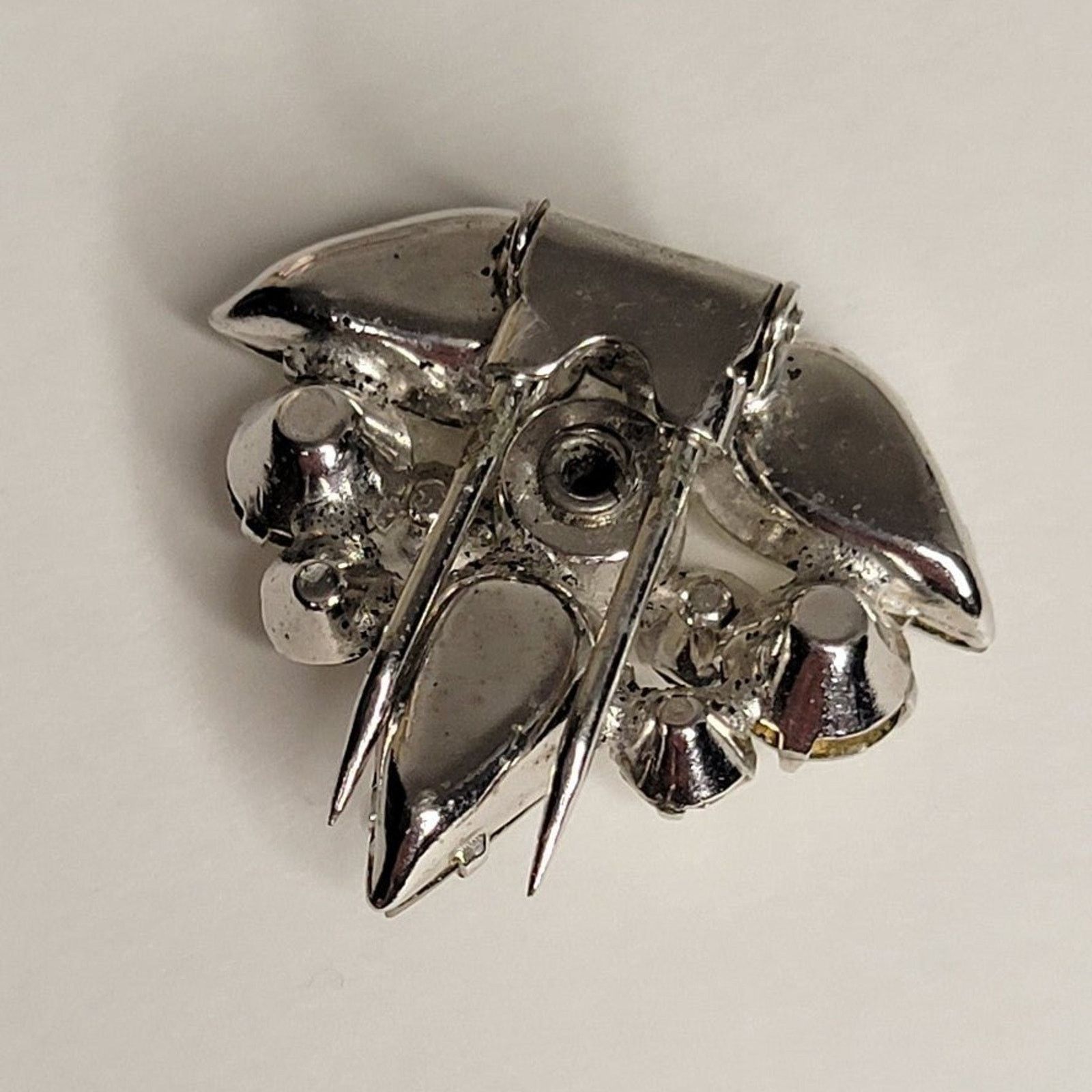 Pieces Uniques Vintage Glass Rhinestone Silver Tone Fur Clip Size ONE SIZE - 5 Thumbnail