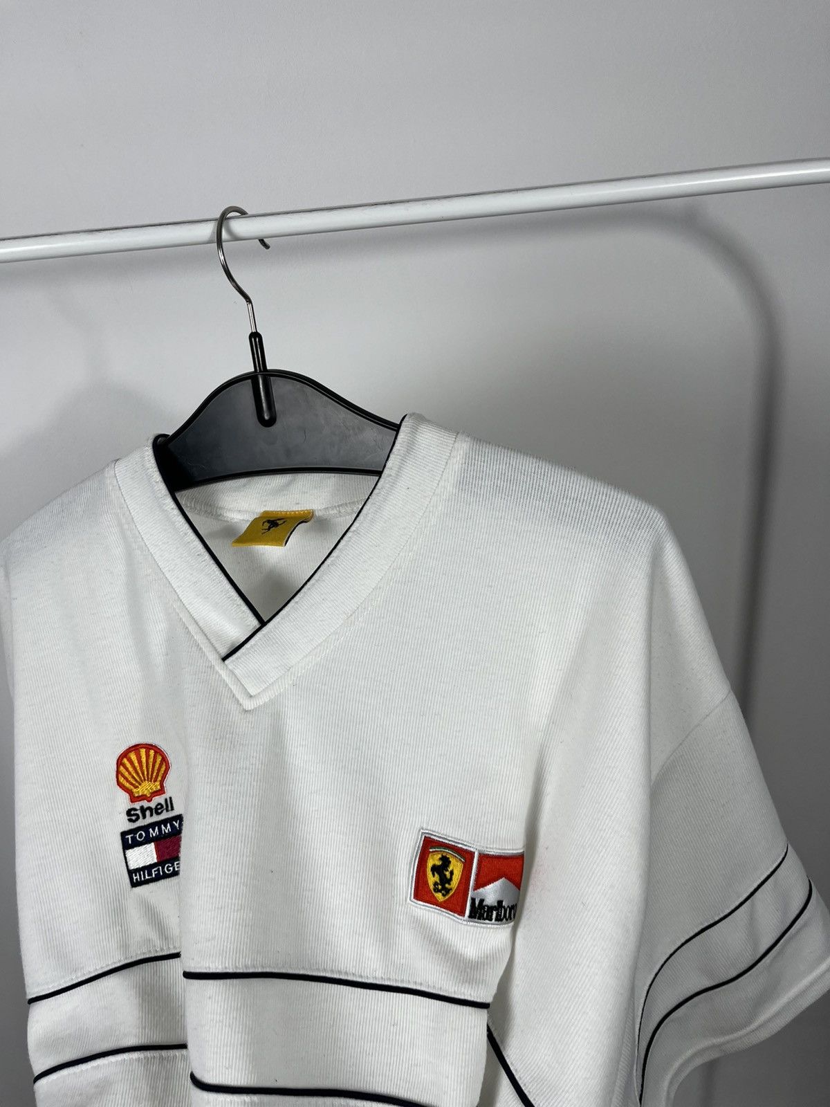 Ferrari Vintage 1996 Ferrari F1 Shell Marlboro Racing White T-Shirt Size US L / EU 52-54 / 3 - 10 Thumbnail
