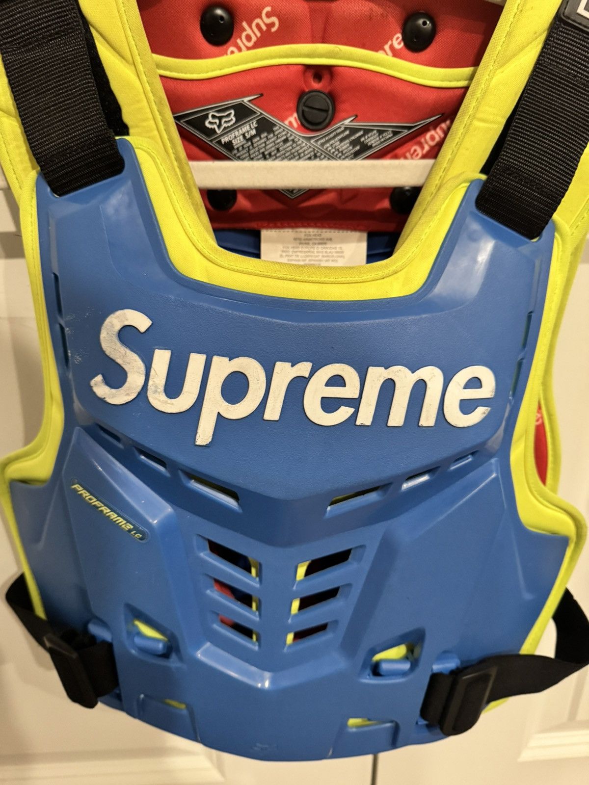 Fox Racing × Supreme Supreme X Fox Racing Proframe Roost Deflector Vest Box Logo Size ONE SIZE - 3 Thumbnail