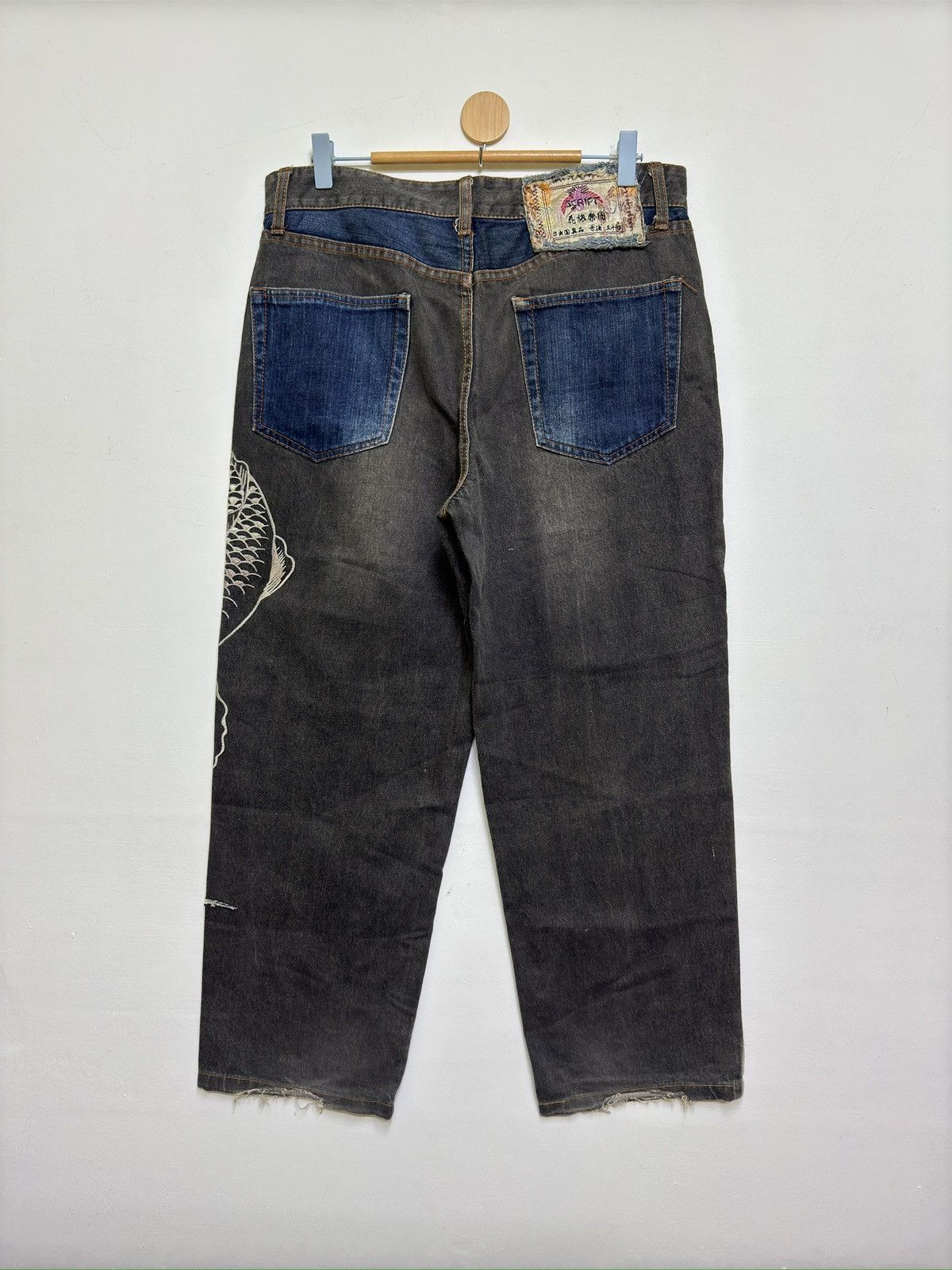 Karakuri Tamashii Baggy SCRIPT Sukajan Fish Embroidered Distressed Denim Size US 32 / EU 48 - 2 Thumbnail