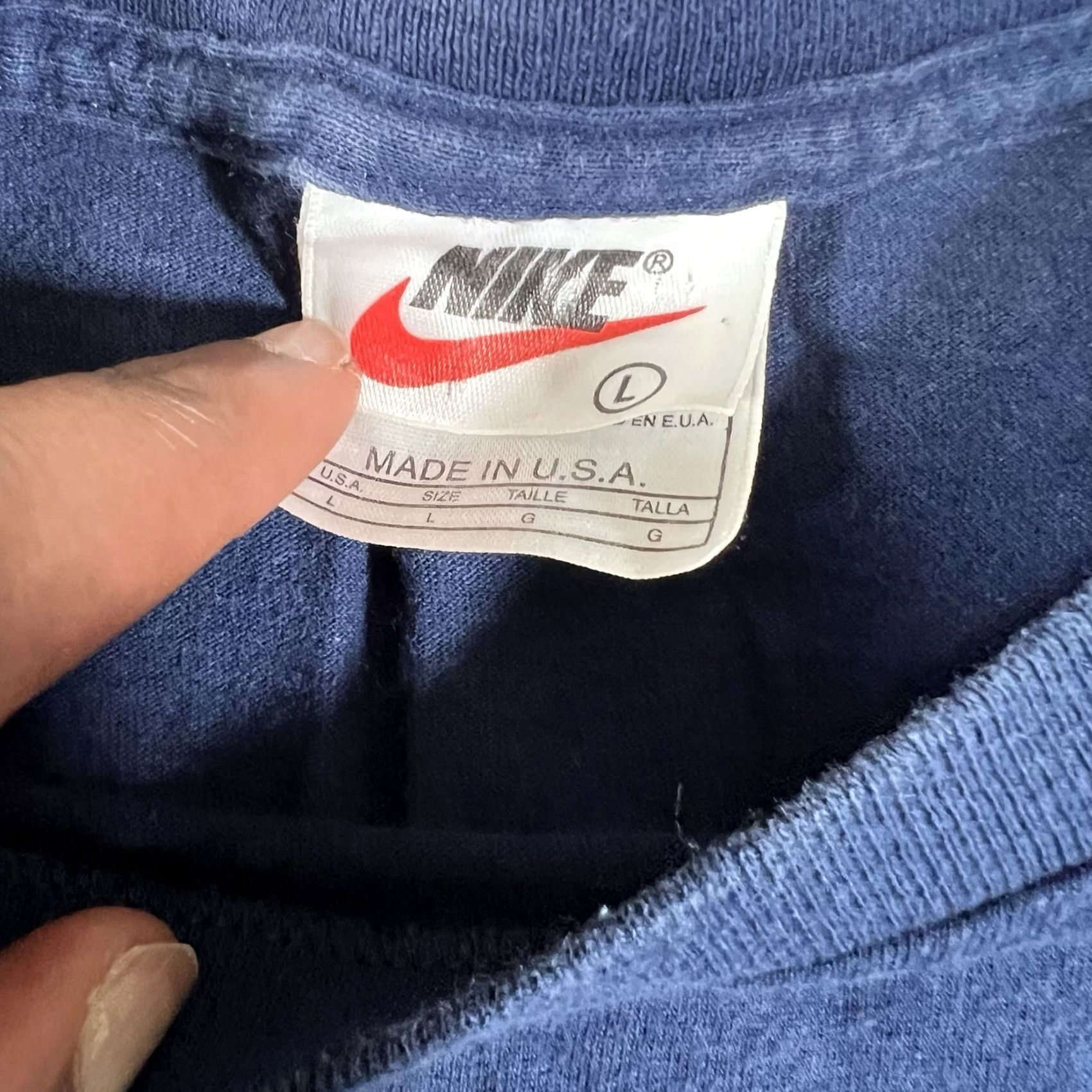 Nike VINTAGE Nike T-Shirt 90s Mini Swoosh White Navy Mens Large Size L Made in USA Size US L / EU 52-54 / 3 - 4 Thumbnail