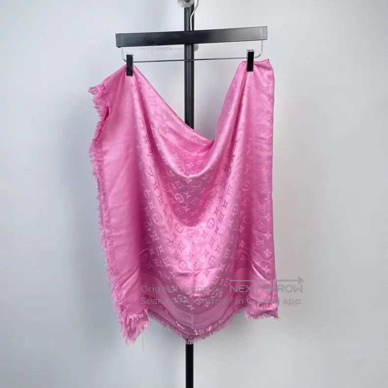 Louis Vuitton Louis Vuitton Pink full print presbyopia logo satin fringe Size ONE SIZE - 3 Thumbnail