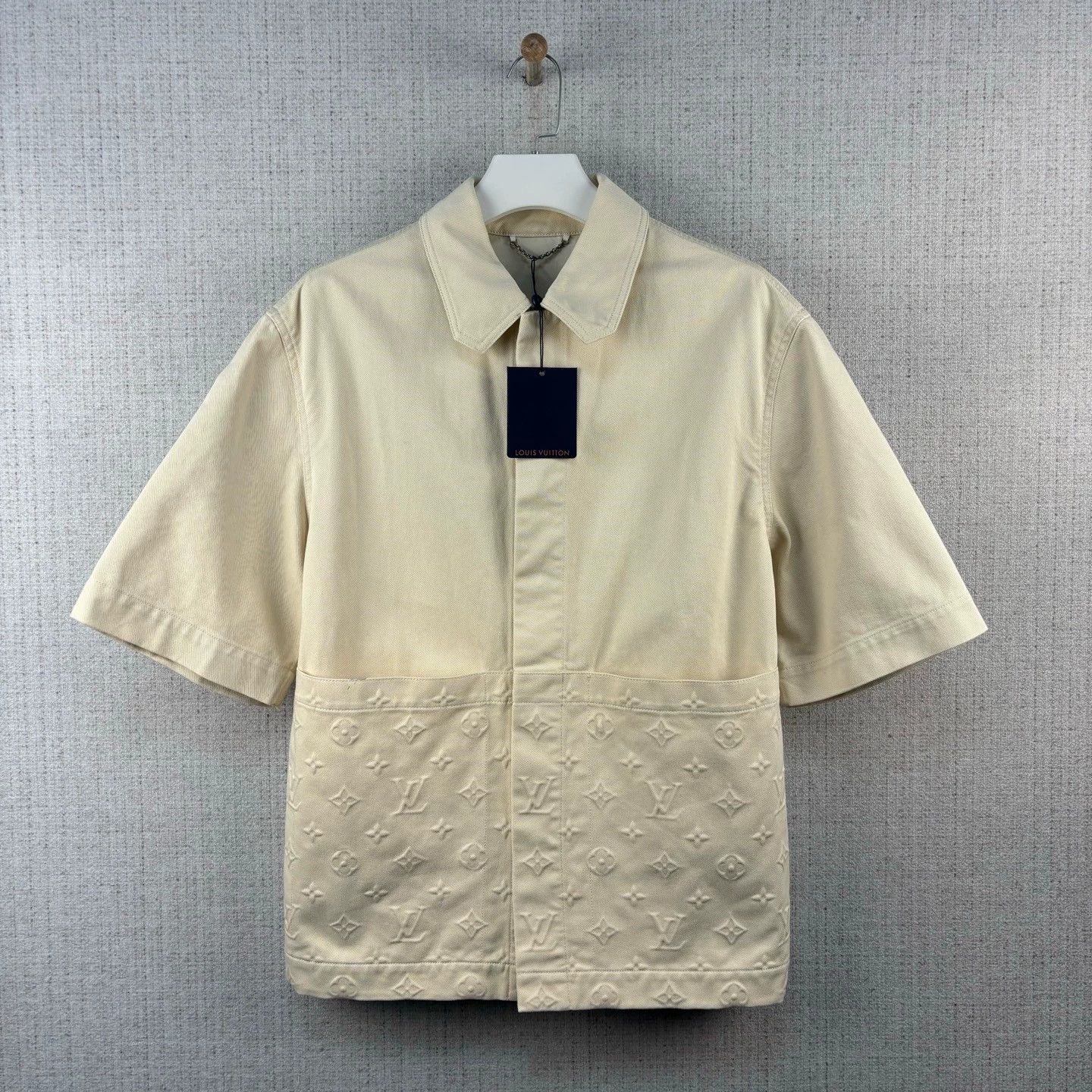 Louis Vuitton Brand new, unused Louis Vuitton SS23 solid sleeved shirt Size US XL / EU 56 / 4 - 1 Thumbnail