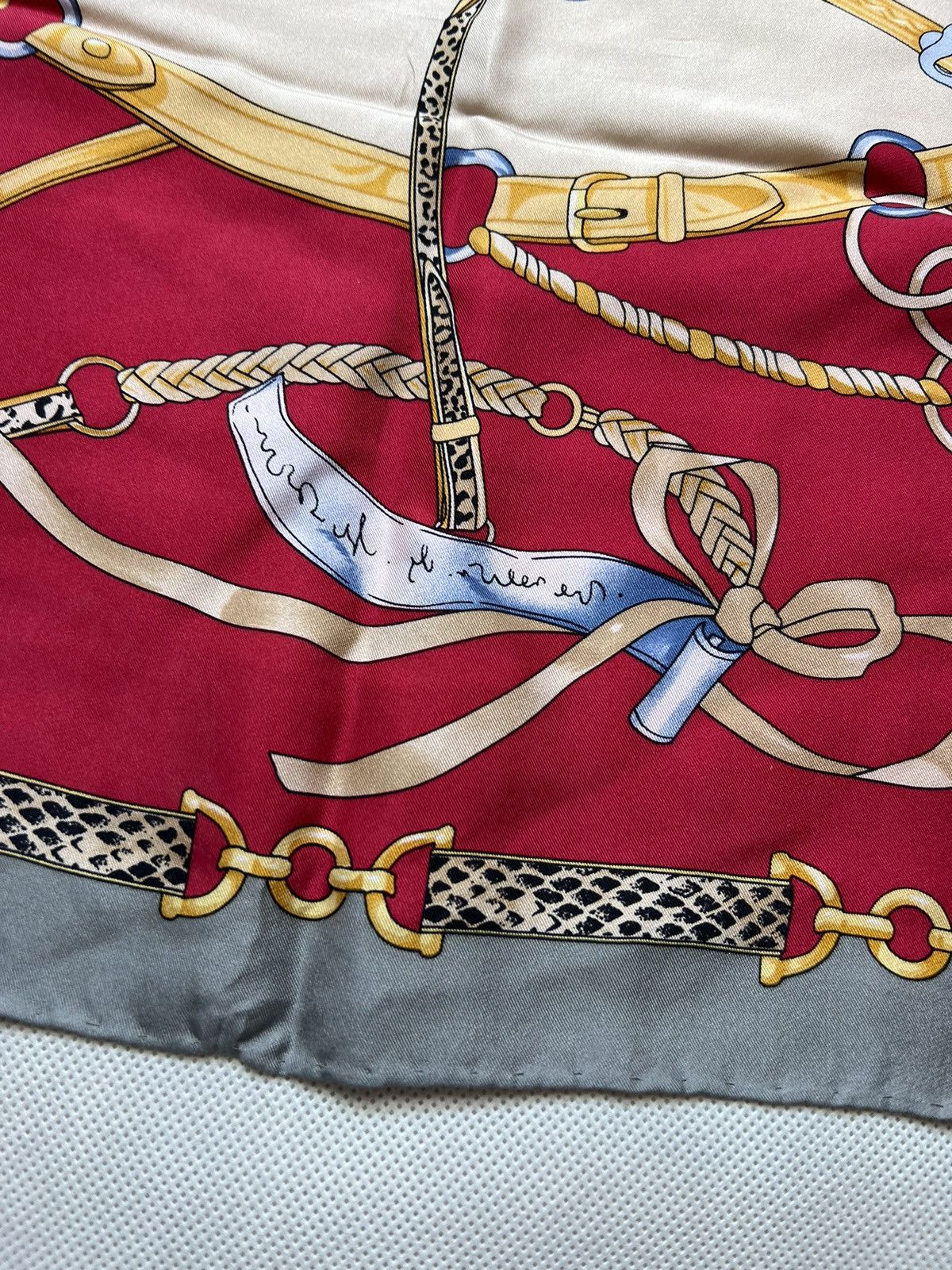 Vintage Shawl 100% silk vintage patterns hand rolled Size ONE SIZE - 4 Thumbnail