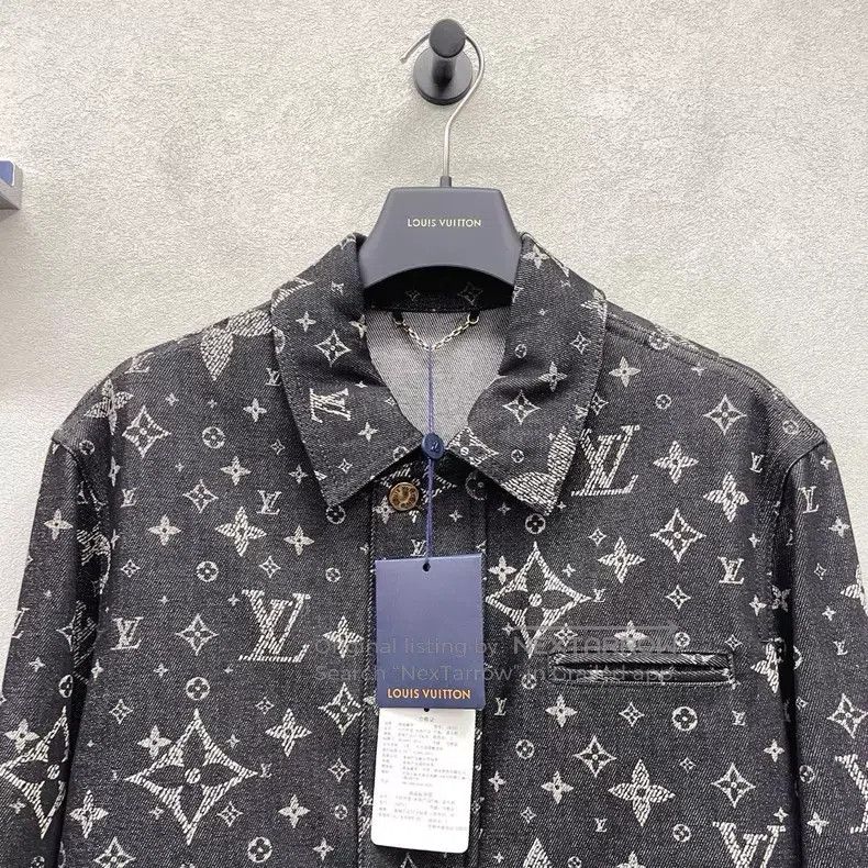 Louis Vuitton Louis Vuitton Full logo short sleeve shirt Size US M / EU 48-50 / 2 - 4 Thumbnail
