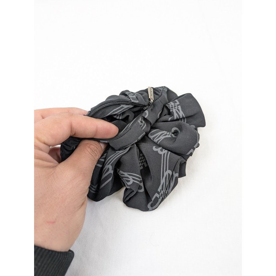 Balenciaga o1rshd1 Size: OS / Holli Zip Scrunchie Silk & Brass in Black Size ONE SIZE - 8 Thumbnail
