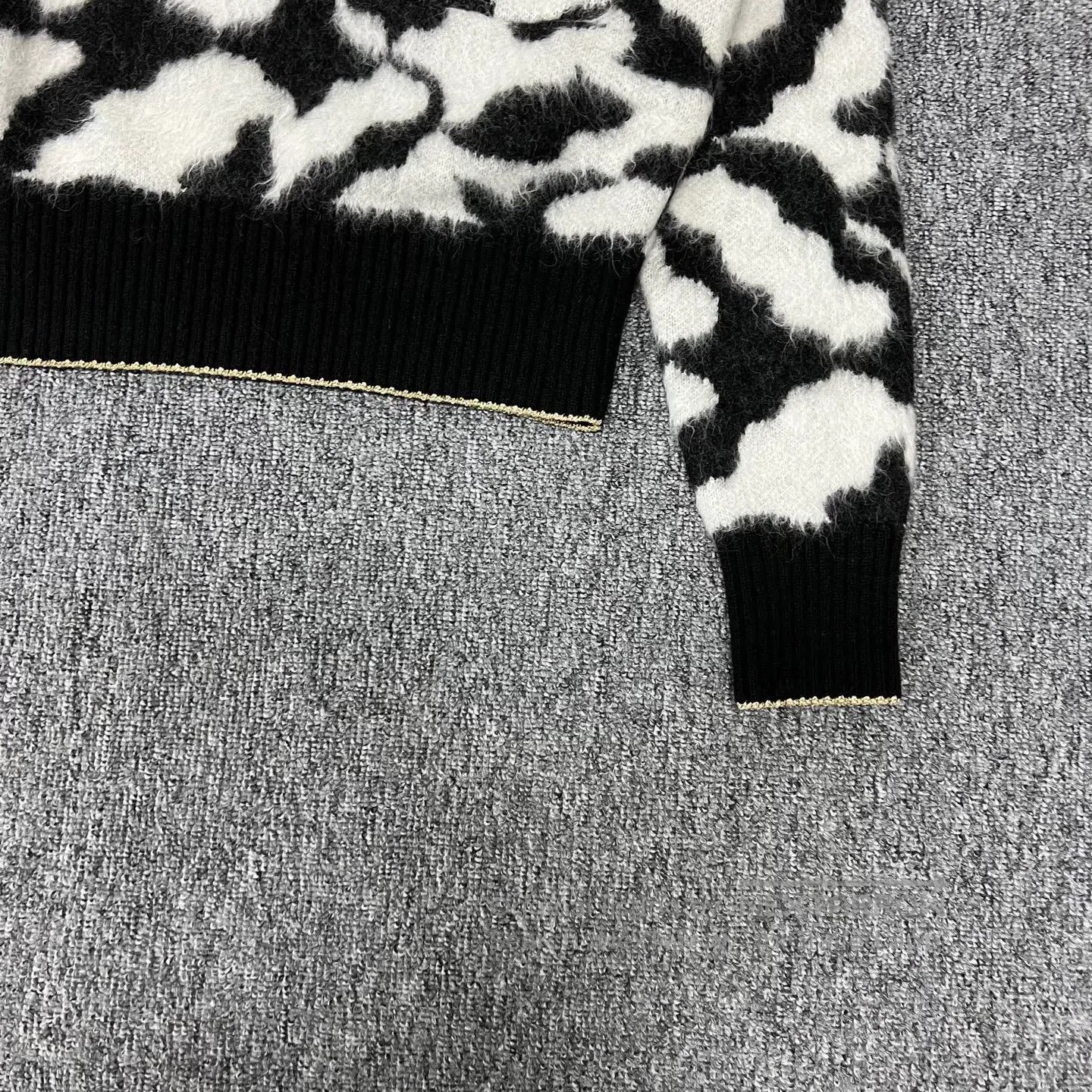 Chanel Chanel Black and white pattern; gold buttons; horsehair wo Size M / US 6-8 / IT 42-44 - 4 Thumbnail