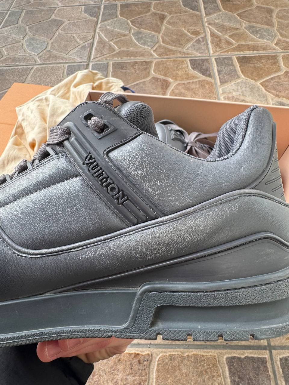 Louis Vuitton Louis Vuitton leather grey trainers Size US 11 / EU 44 - 10 Thumbnail
