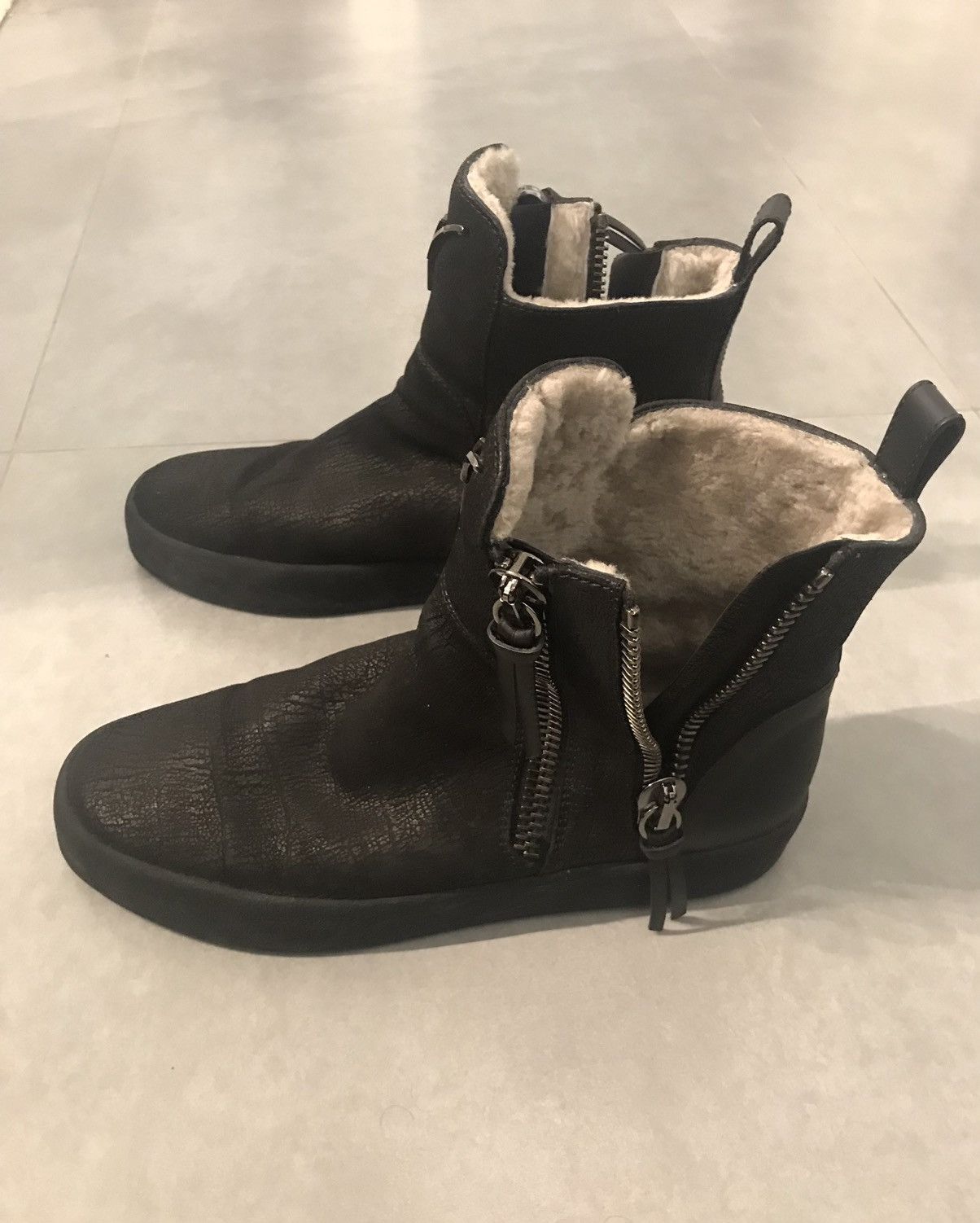 Giuseppe Zanotti Giuseppe Zanotti black shearling boots Size US 11 / EU 44 - 2 Thumbnail