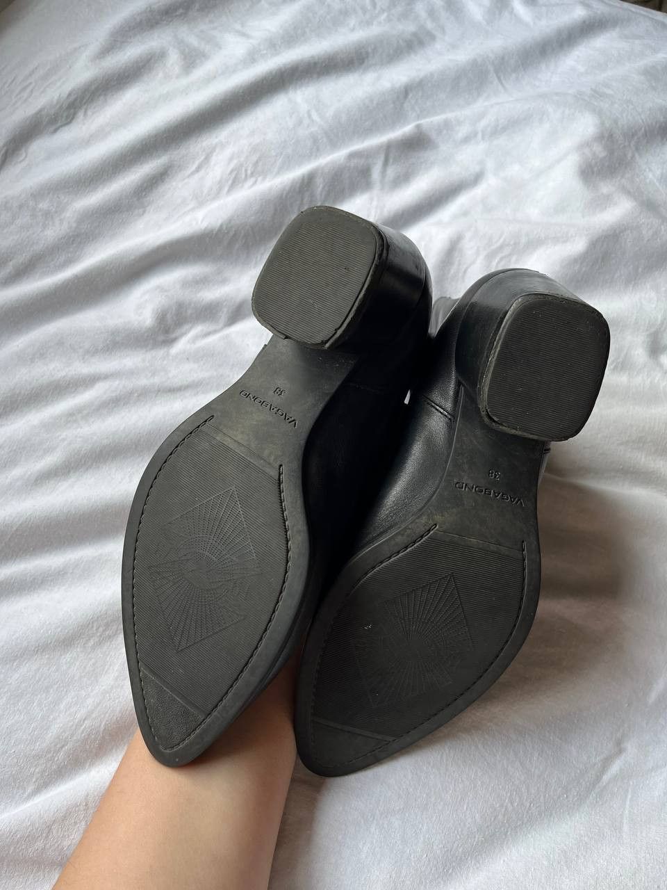 Vagabond Vagabond women's black leather chelsea boots on heels Size US 7 / IT 37 - 10 Thumbnail
