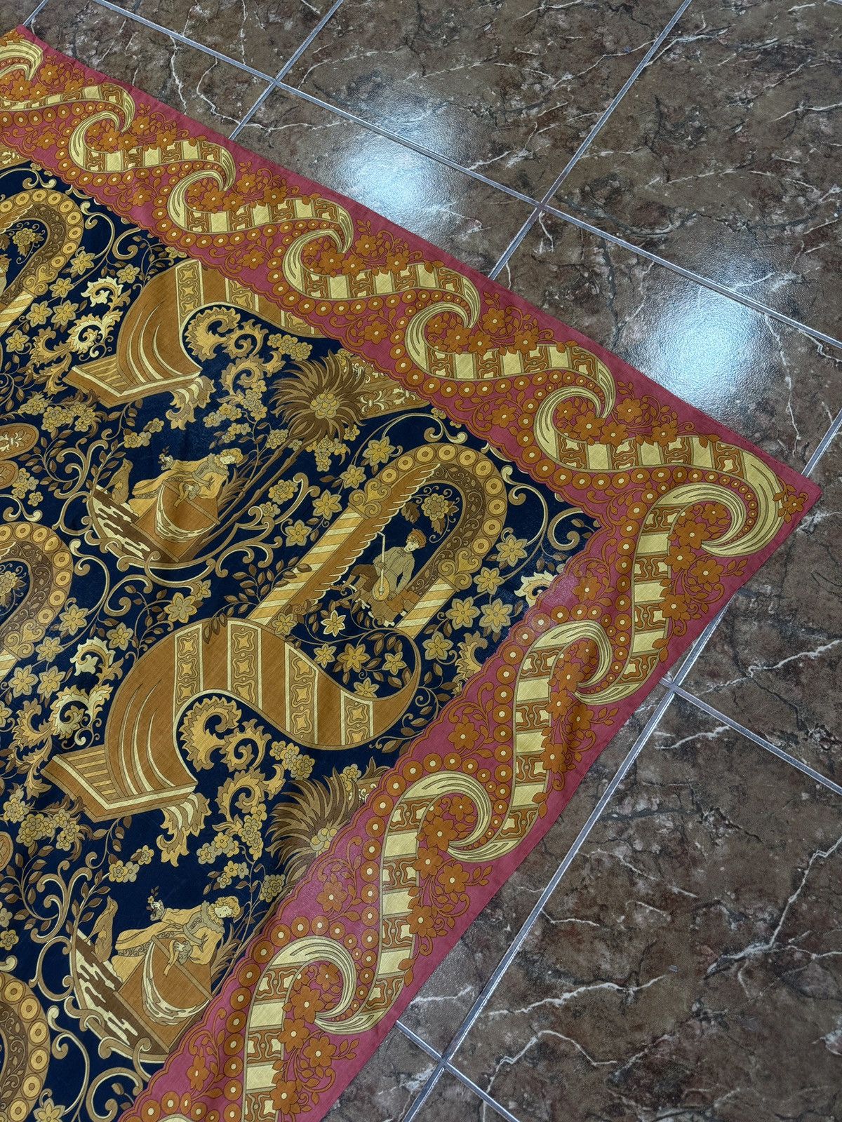 Salvatore Ferragamo 🇮🇹 Vintage 90s Salvatore Ferragamo Silk Scarf Baroque Italy Size ONE SIZE - 4 Thumbnail
