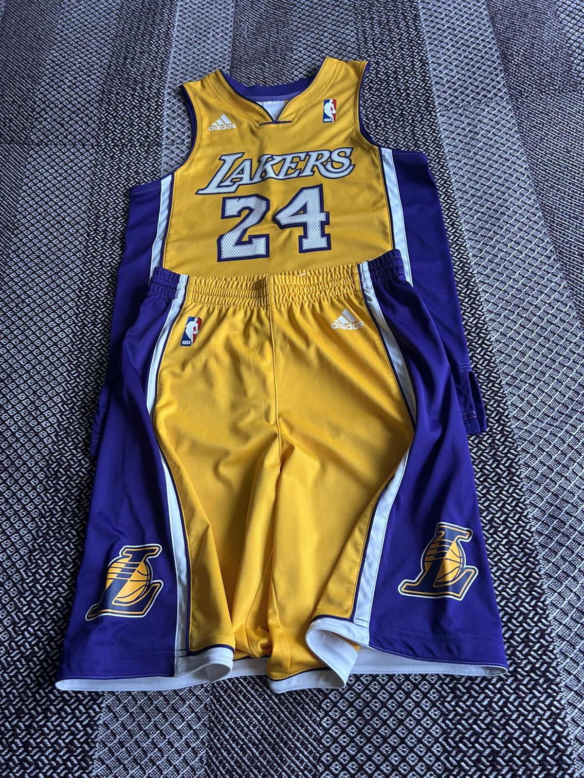 Adidas Adidas Lakers 24 NBA Bryant Jersey & Shorts Sportswear Kids Size US XS / EU 42 / 0 - 4 Thumbnail