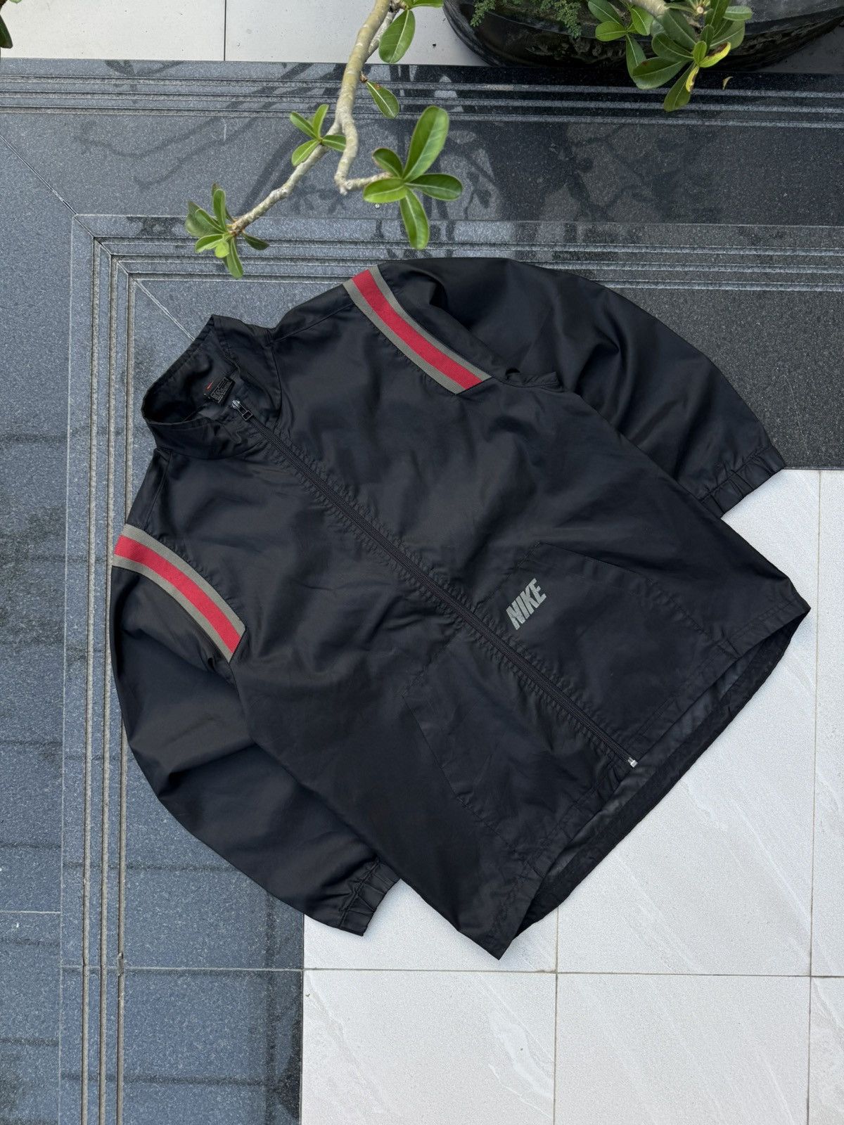Nike 90’s NIKE RARE SWOOSH LOGO Y2K VINTAGE ZIP NYLONRETRO JACKET Size US L / EU 52-54 / 3 - 1 Thumbnail