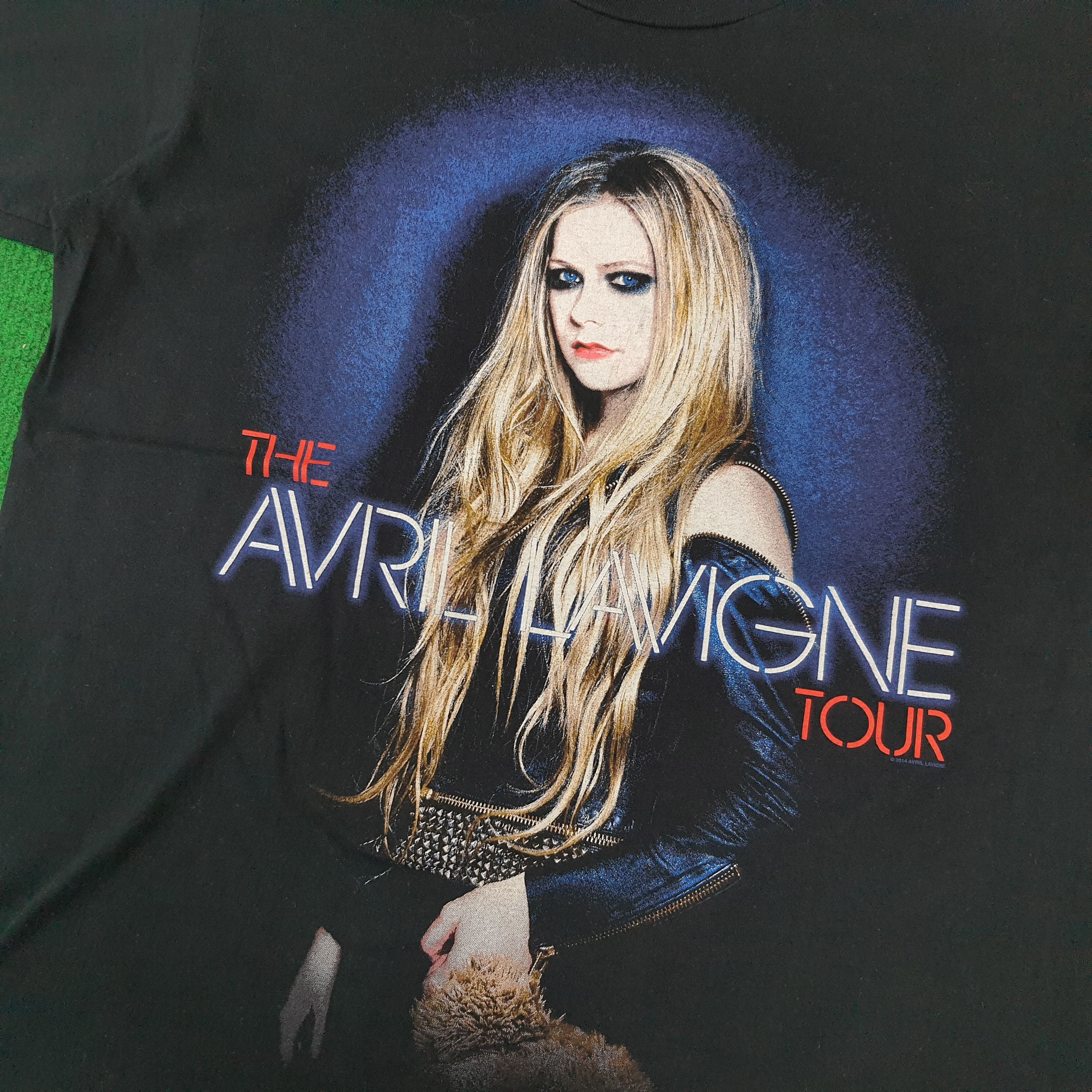 Band Tees Vintage The Avril Lavigne Tour 2014 Tshirt C259N18 Size US S / EU 44-46 / 1 - 2 Thumbnail
