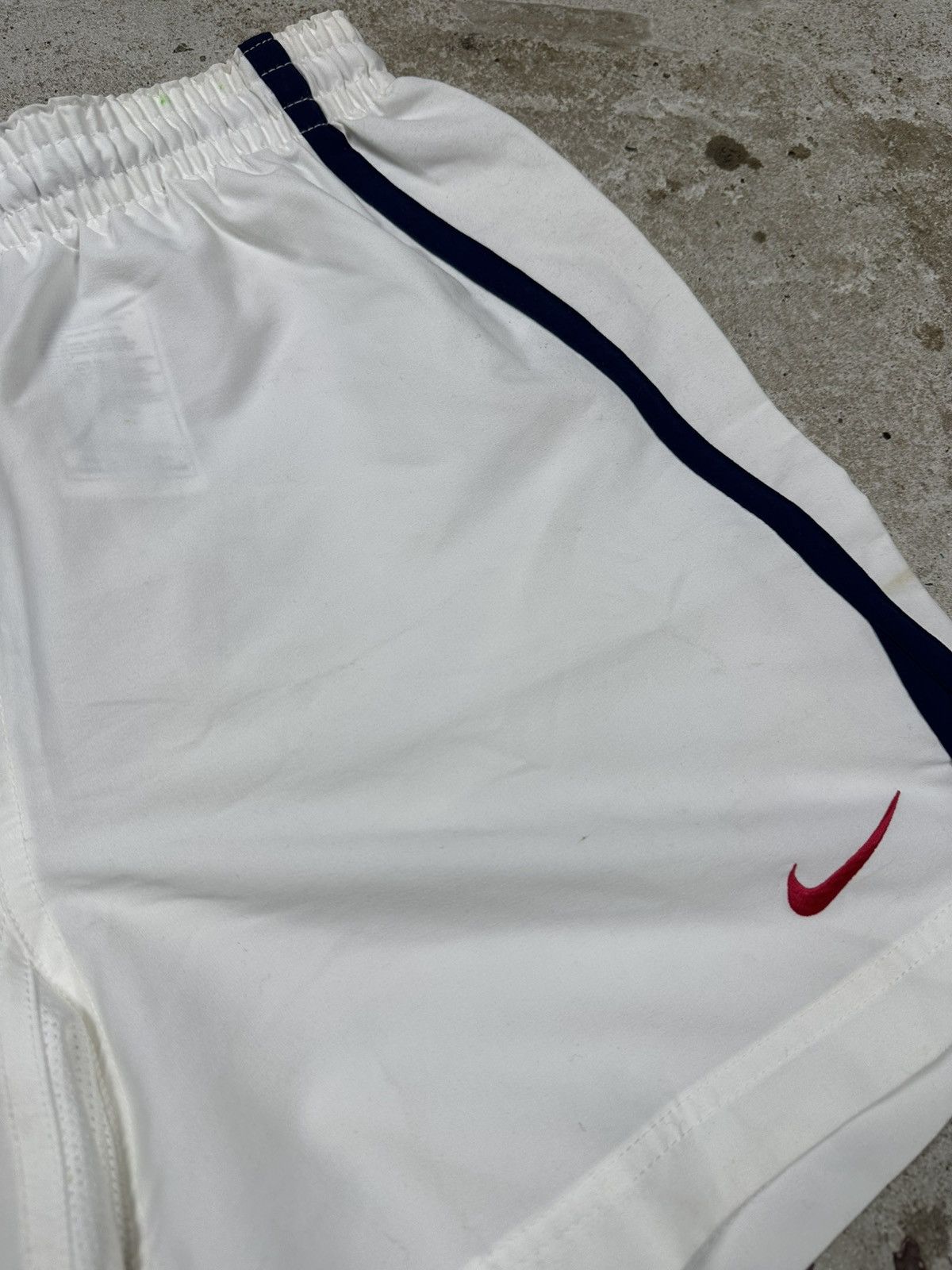 Nike × Vintage Vintage 90s Nike x Arsenal Home Soccer Shorts Swoosh Size US 30 / EU 46 - 4 Thumbnail