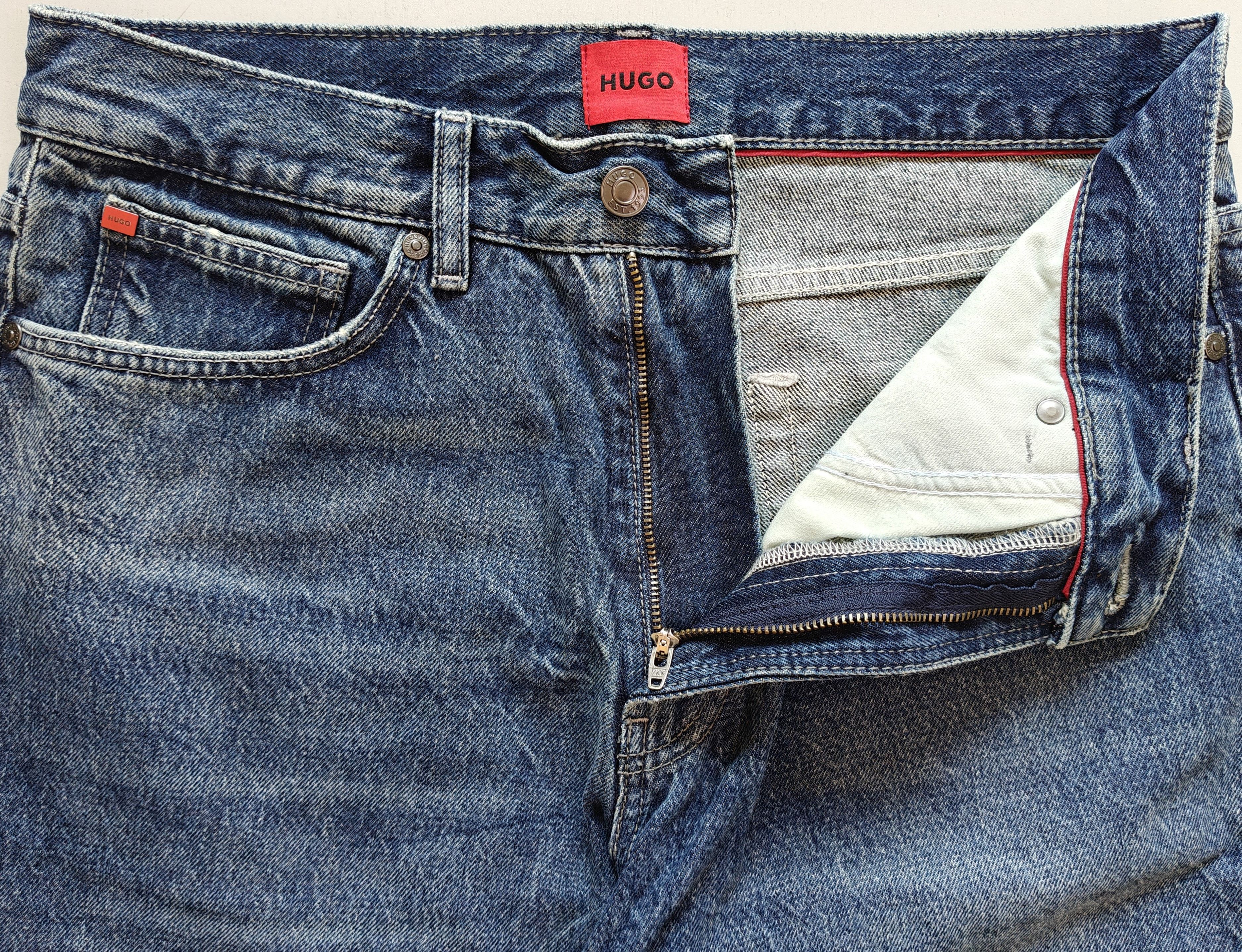 Hugo HUGO Relaxed Tapered Fit men's Jeans Free Shipping T/6078 Size US 31 - 10 Thumbnail