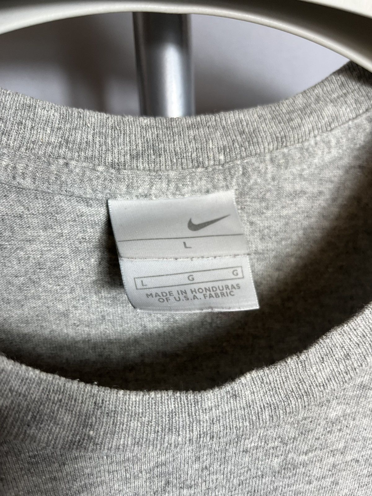Nike Vintage nike 00s grey short sleeve cotton casual y2k mens Size US L / EU 52-54 / 3 - 4 Thumbnail