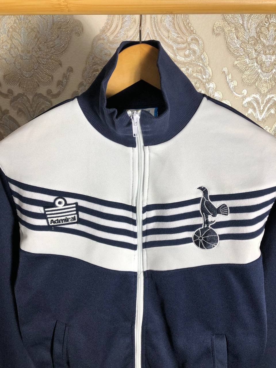 Vintage VERY RARE TOTTENHAM HOTSPUR ENGLAND SOCCER JERSEY RETRO 90s Size US S / EU 44-46 / 1 - 2 Thumbnail