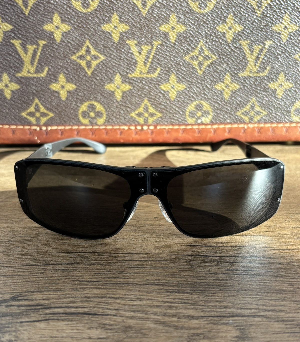Louis Vuitton Louis Vuitton Evasion Sunglasses Size ONE SIZE - 4 Thumbnail