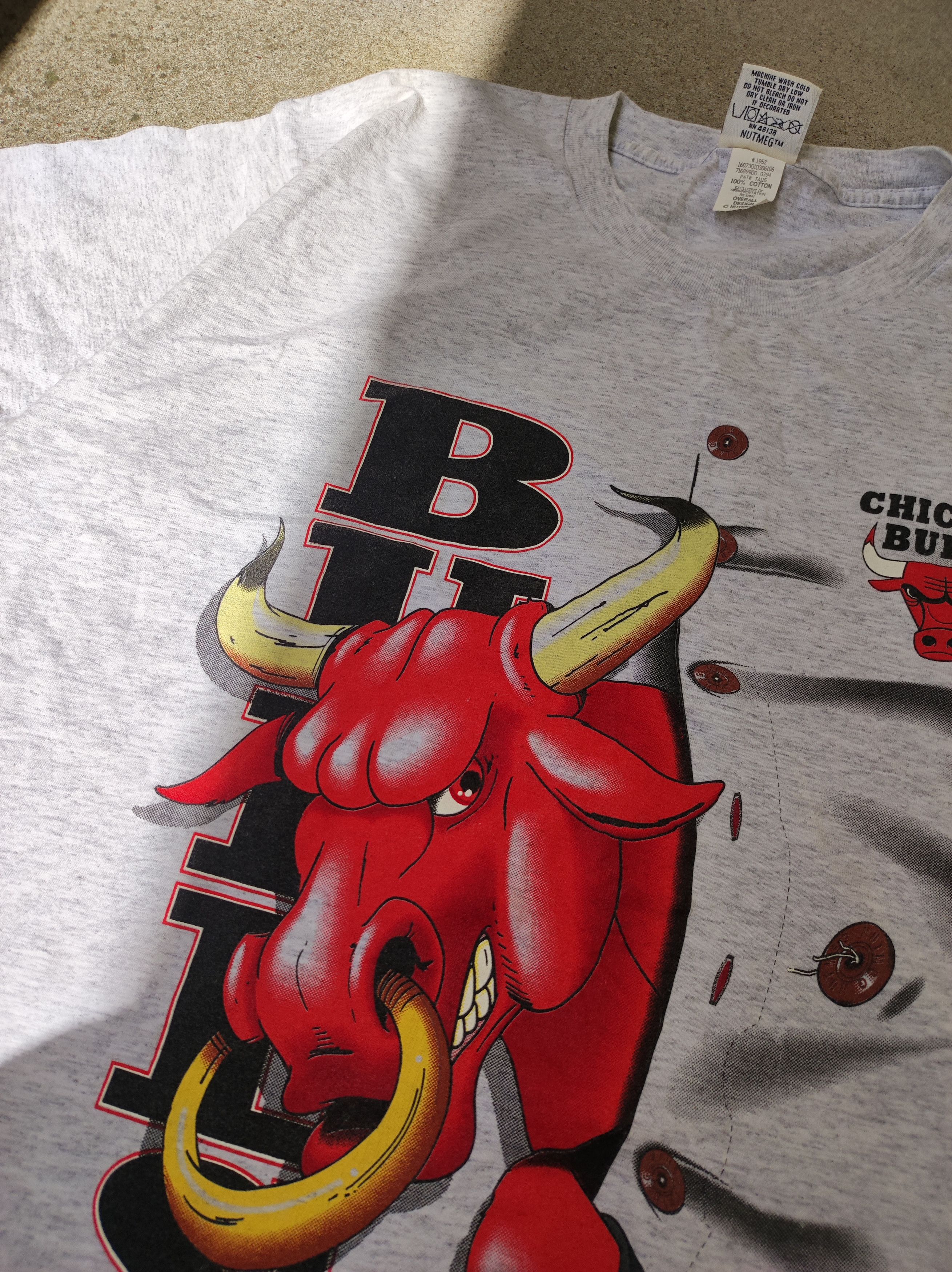Nutmeg Vintage Nutmeg Chicago Bulls early 2000s graphic tee Size US XL / EU 56 / 4 - 3 Thumbnail