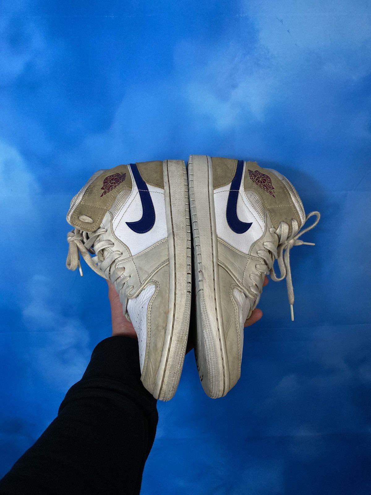 Nike ❗️Nike Air Jordan 1 Mid Mem2 Size US 9.5 / EU 42-43 - 5 Thumbnail