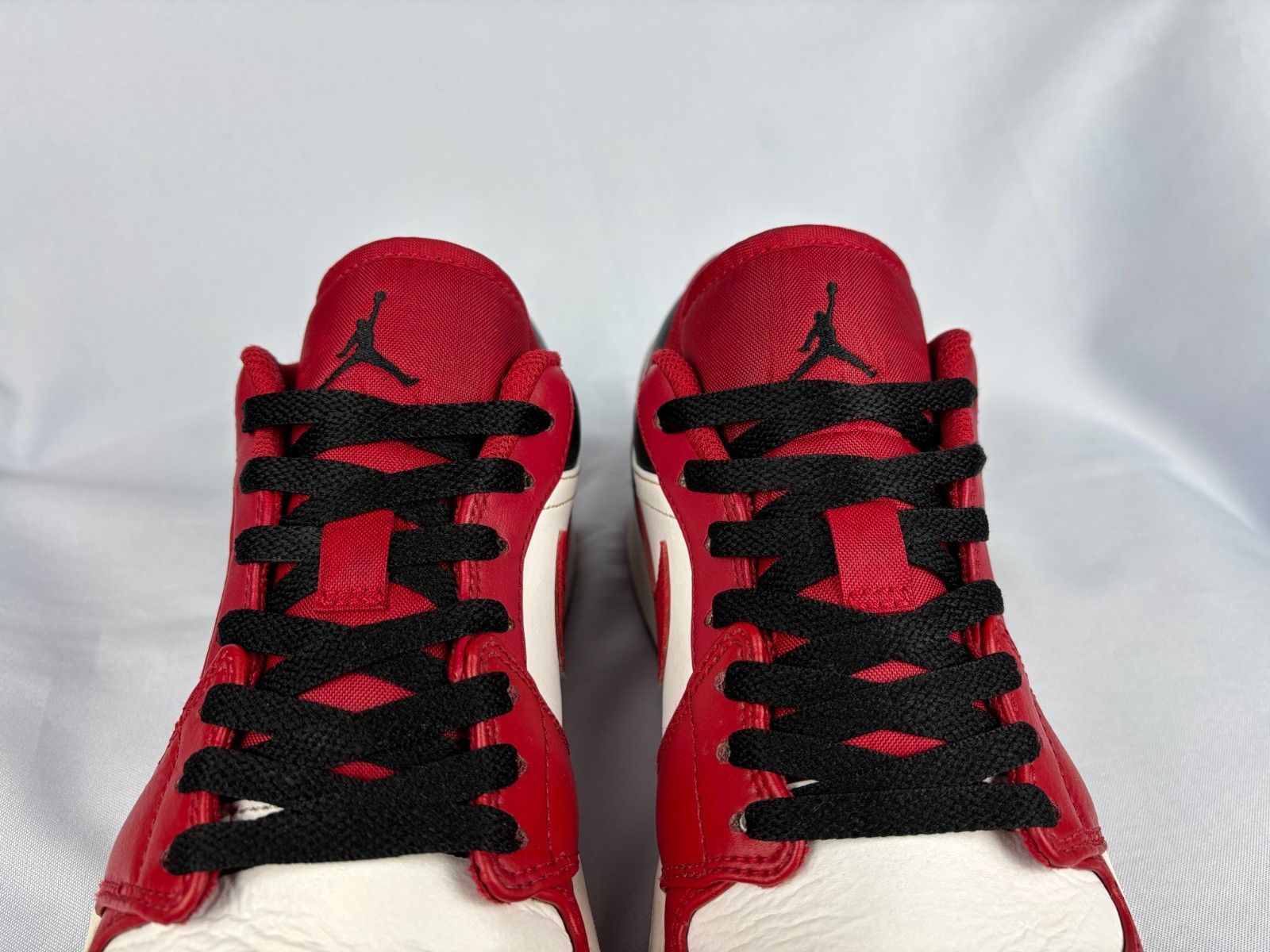 Jordan Brand Nike Air Jordan 1 Low Bulls Reverse Sneakers US 10 EU 44 Size US 10 / EU 43 - 4 Thumbnail