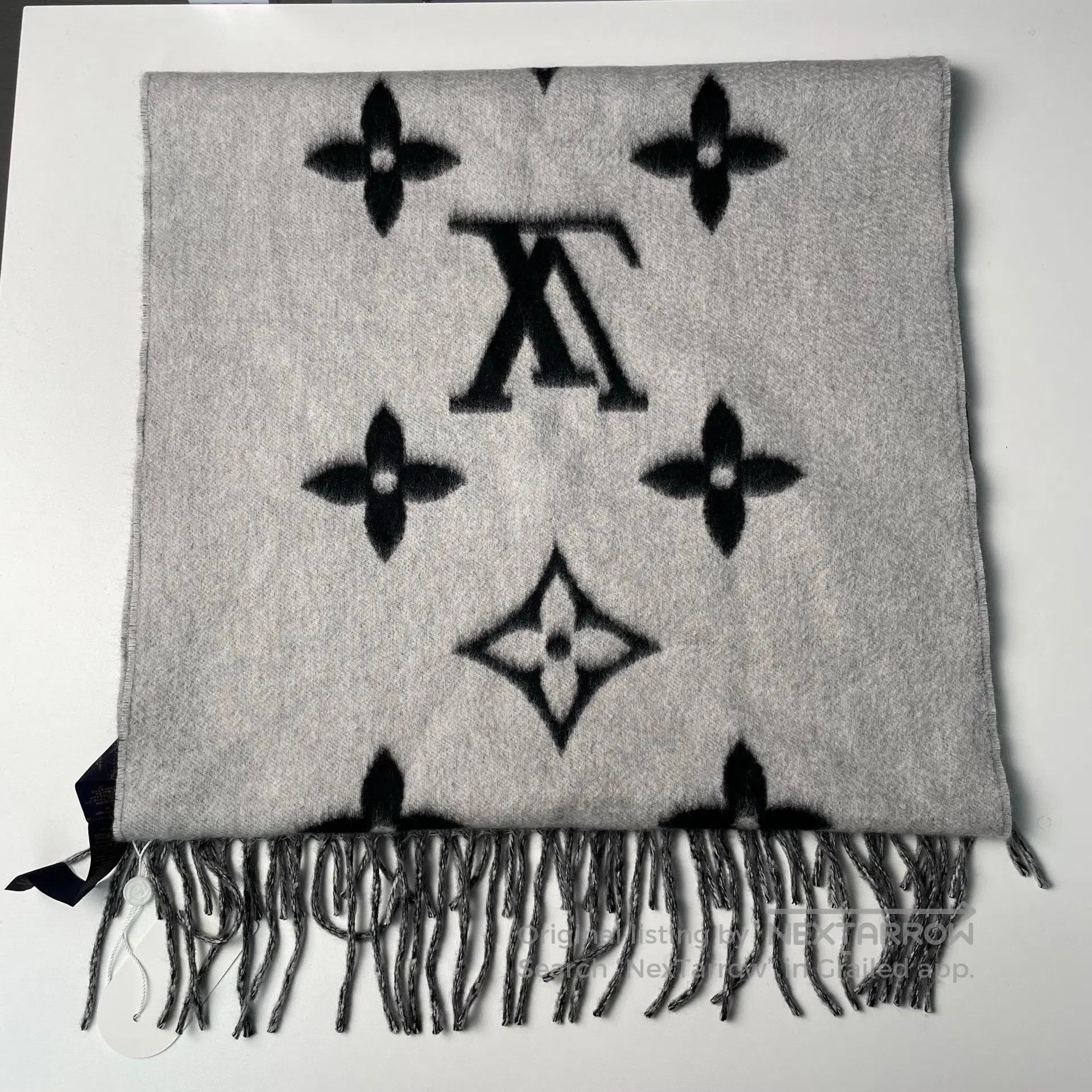 Louis Vuitton Louis Vuitton Black and Gray Full Logo Cashmere Double-Fac Size ONE SIZE - 5 Thumbnail