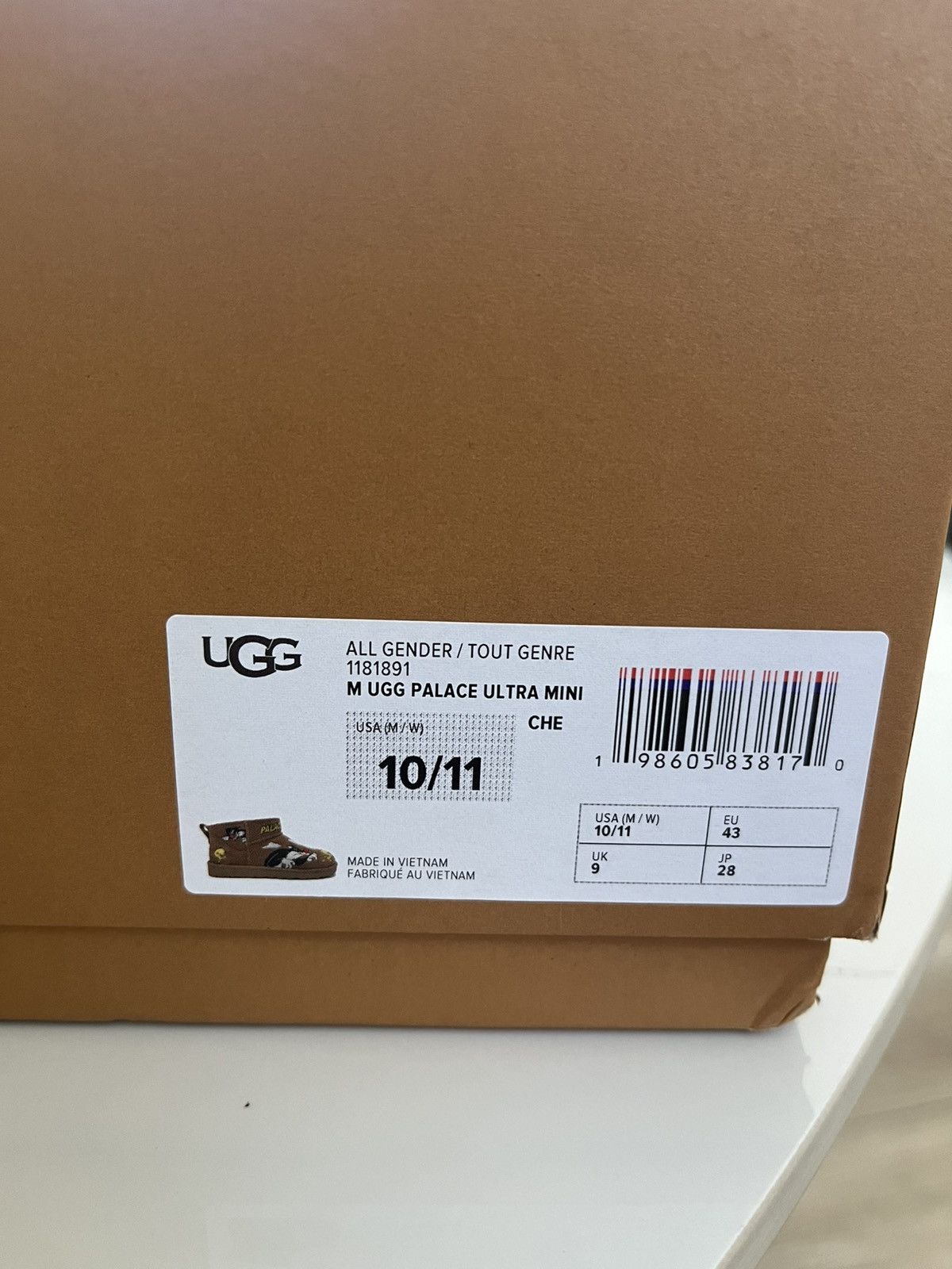 Palace × Ugg Palace x Ugg’s x Looney Tunes Size US 10 / EU 43 - 9 Thumbnail