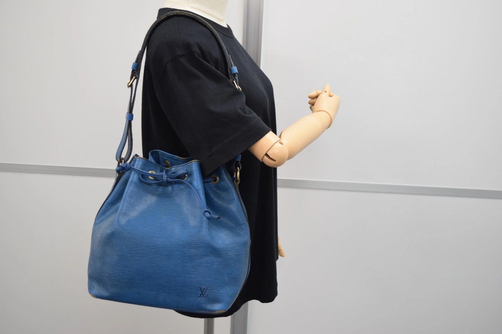 Louis Vuitton Louis Vuitton Petit Noé Shoulder Bag Epi Leather Blue M44105 Size ONE SIZE - 3 Thumbnail