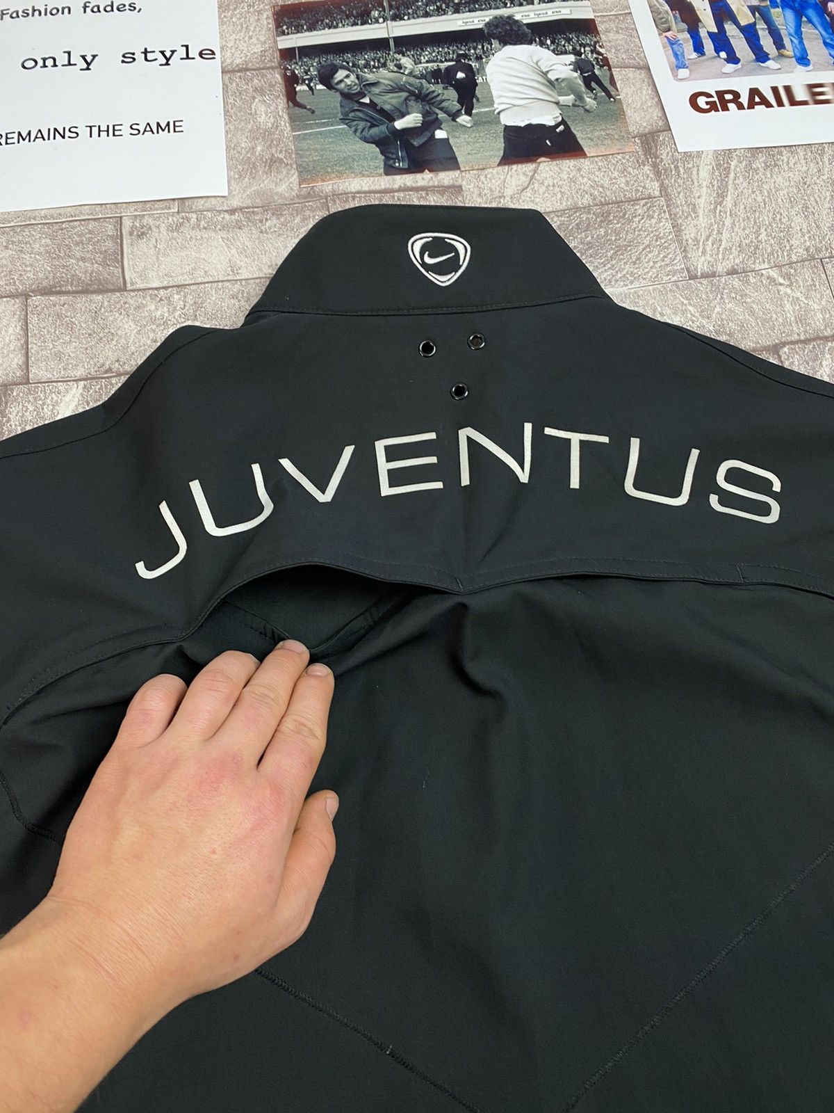 Vintage Vintage Juventus FC Nike Soccer Jacket Track Size US L / EU 52-54 / 3 - 14 Thumbnail