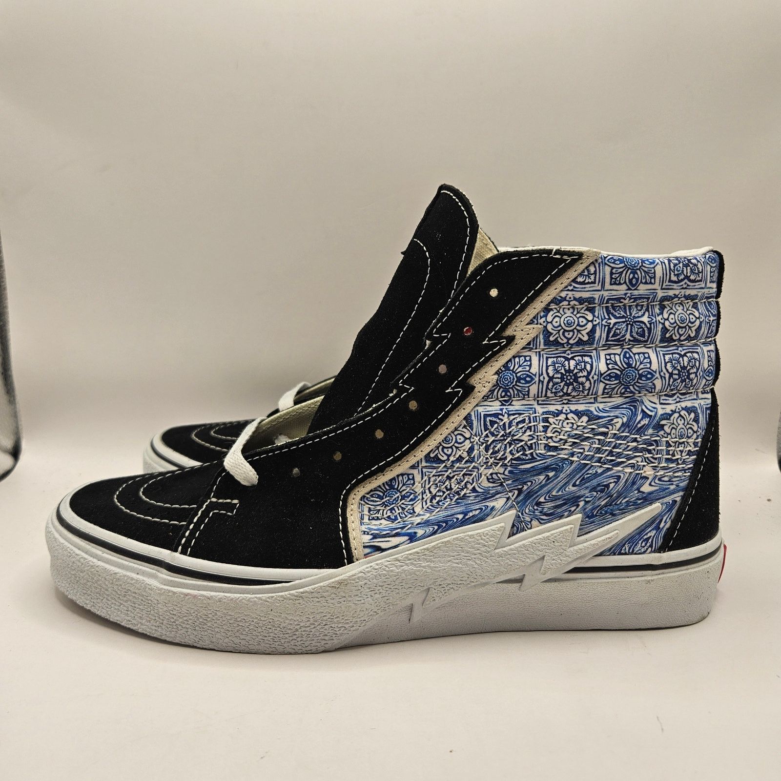 Vans VANS M6/W7.5 SK8-HI BOLT BLACK BLUE LIGHTNING NWOB Size US 6 / EU 39 - 2 Thumbnail