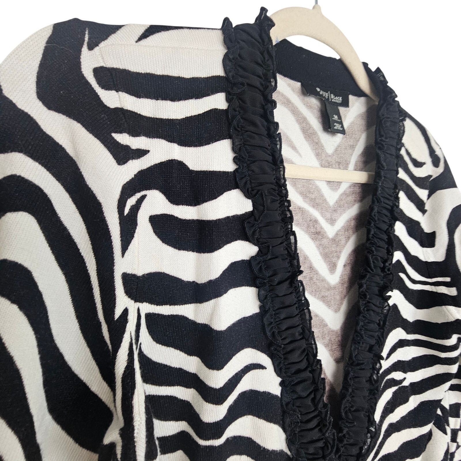 White House Black Market White House Black Market Zebra Print Cardigan Size M Clasp Size M / US 6-8 / IT 42-44 - 6 Thumbnail