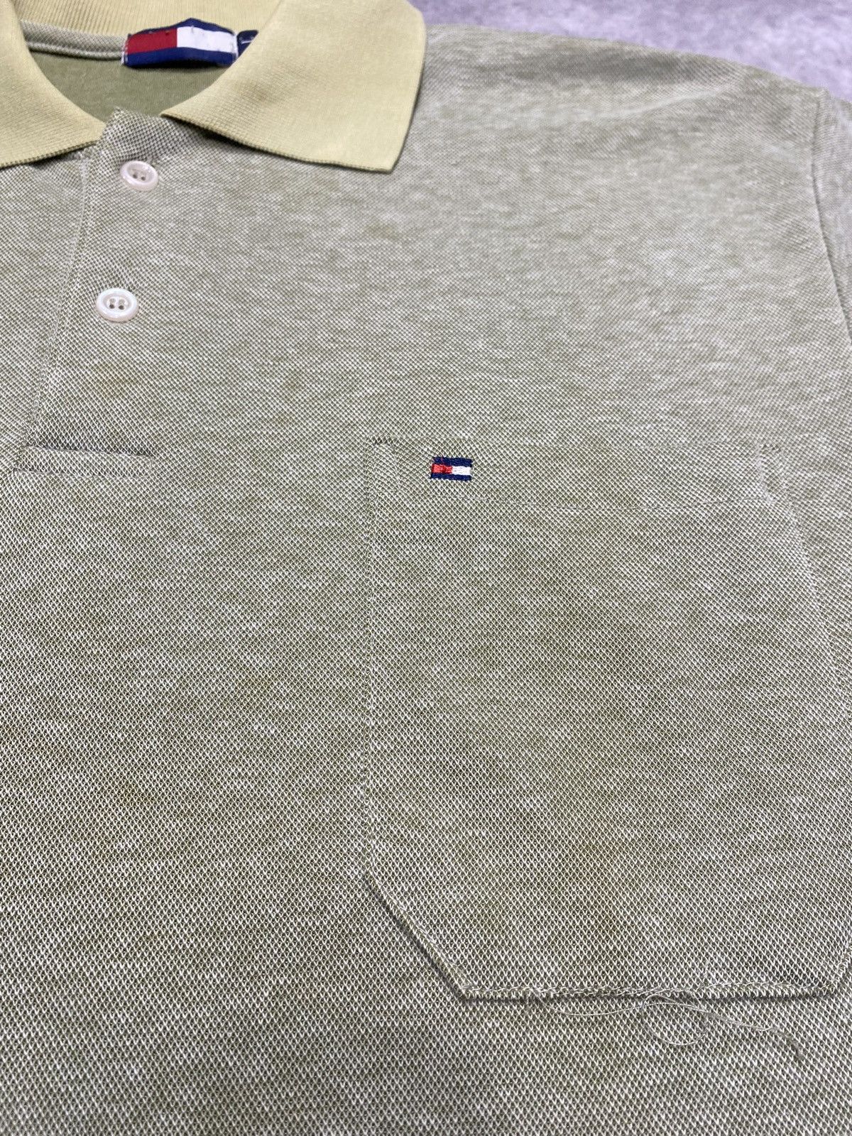 Tommy Hilfiger 90’s Vintage Tommy Hilfiger Front Pocket Flag Logo Polo Size US L / EU 52-54 / 3 - 2 Thumbnail