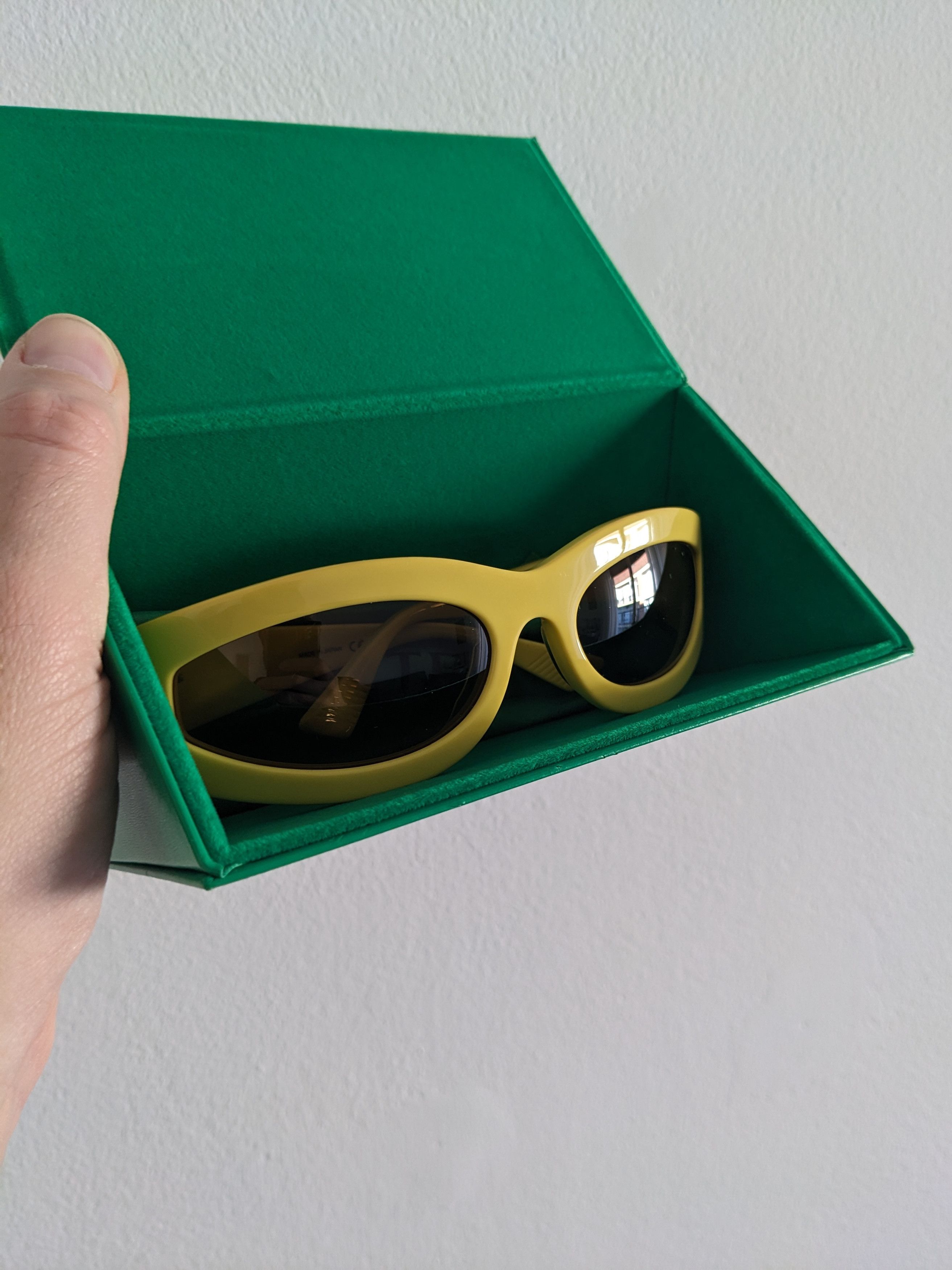 Bottega Veneta Yellow Oval Sunglasses Size ONE SIZE - 3 Thumbnail