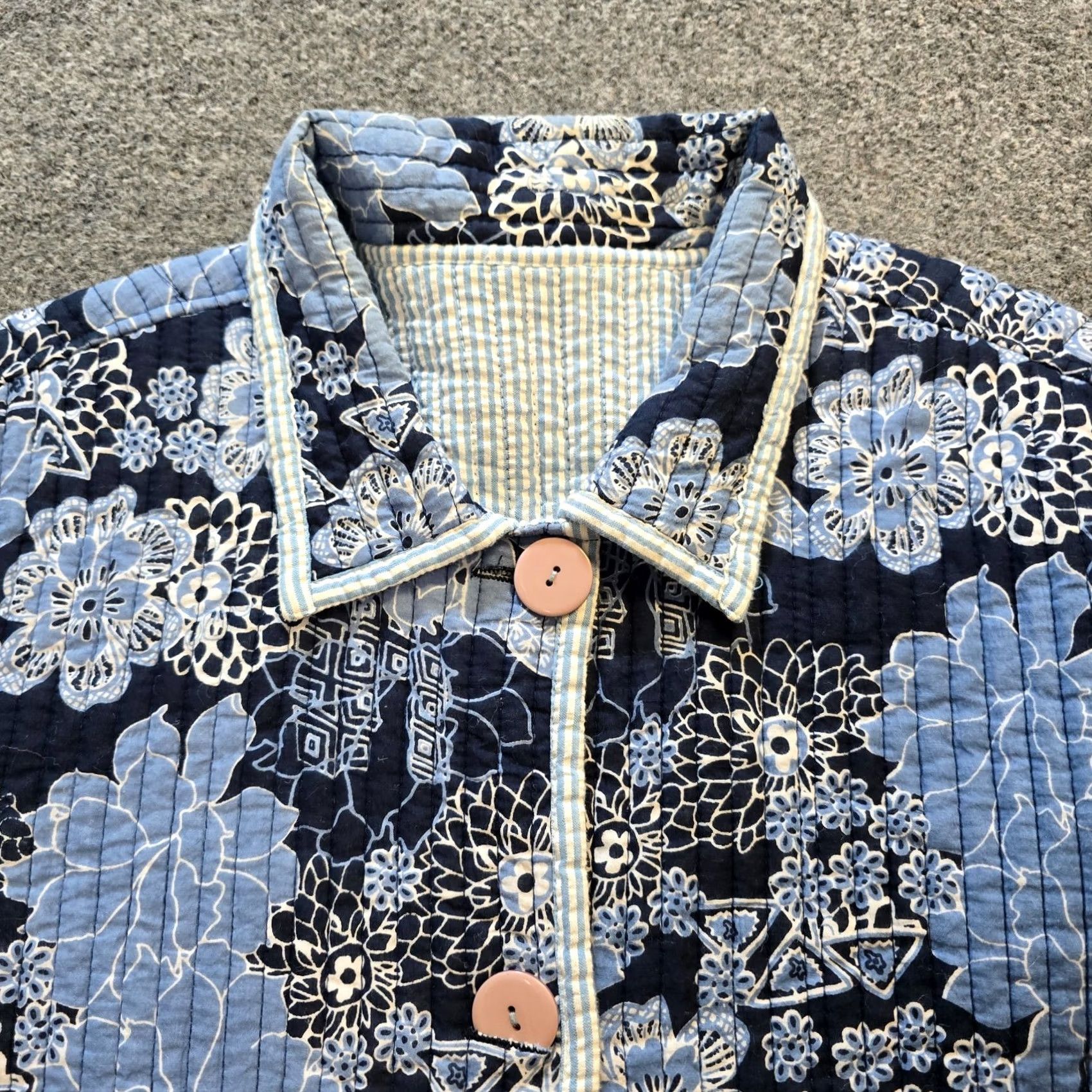 Vintage Quilted Jacket Womens Size L Blue Floral Button Up Pockets Kimono Sleeve Mid-Length Size L / US 10 / IT 46 - 2 Thumbnail