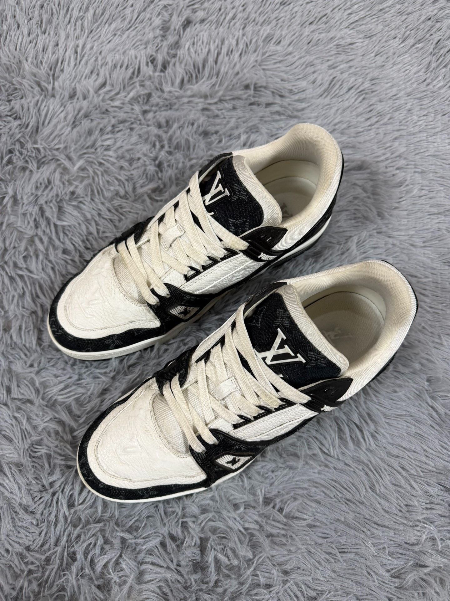 Louis Vuitton Louis Vuitton Training Black Lowtop Sneakers 9.5 Men Size US 9.5 / EU 42-43 - 1 Thumbnail