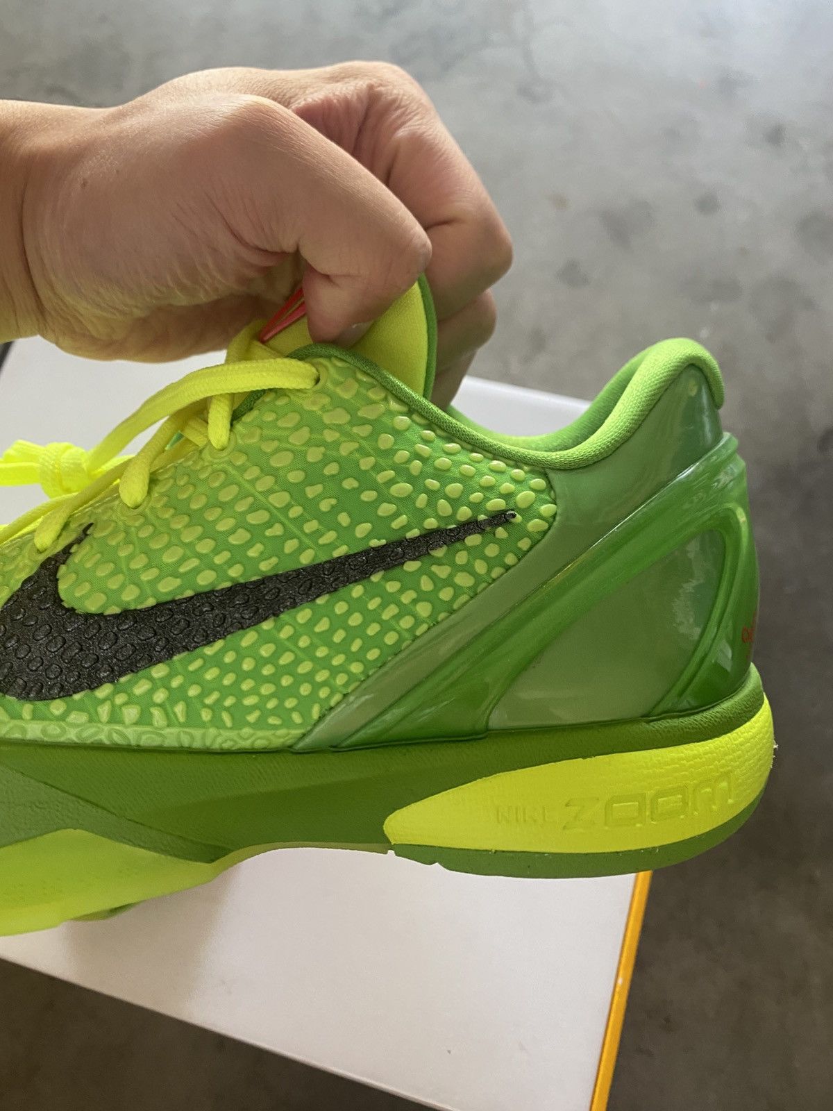 Nike Nike Kobe 6 Grinch Brand New No Box Size US 9.5 / EU 42-43 - 9 Thumbnail
