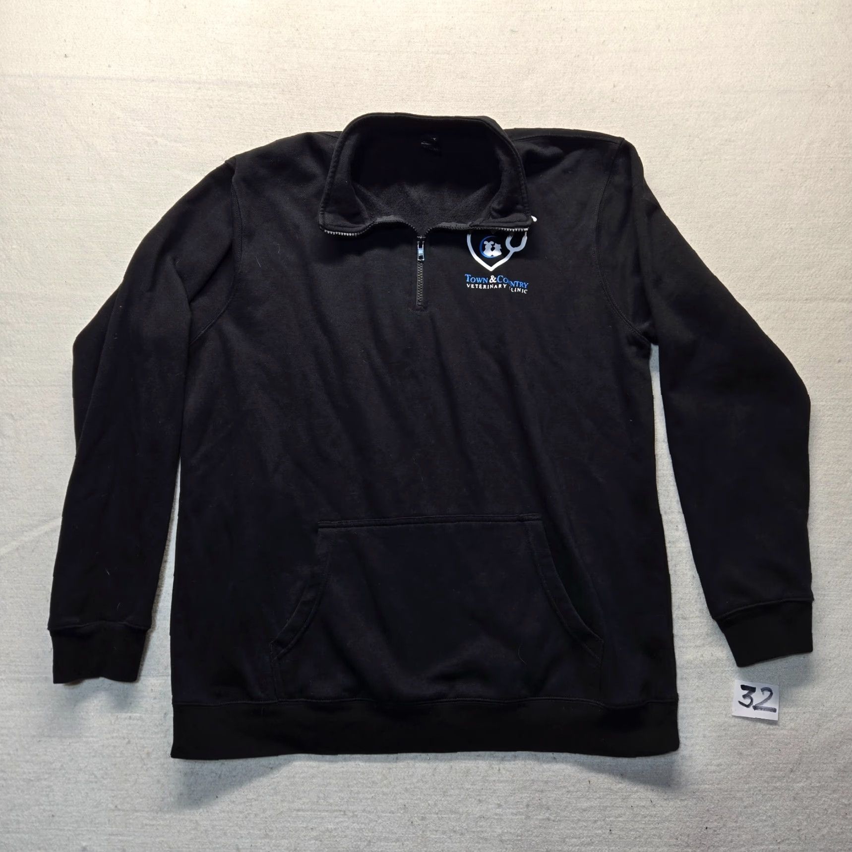 Vintage VINTAGE Town & Country Veterinary Sweater Unisex Adults XL Black Logo Casual 90s Men Size US XL / EU 56 / 4 - 2 Thumbnail