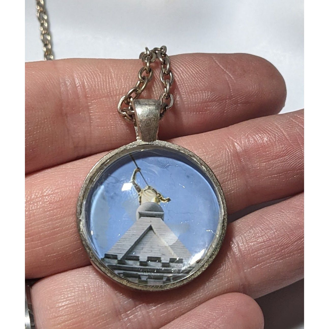 Other Blue And White Statue Photo Pendant Necklace Size ONE SIZE - 7 Thumbnail