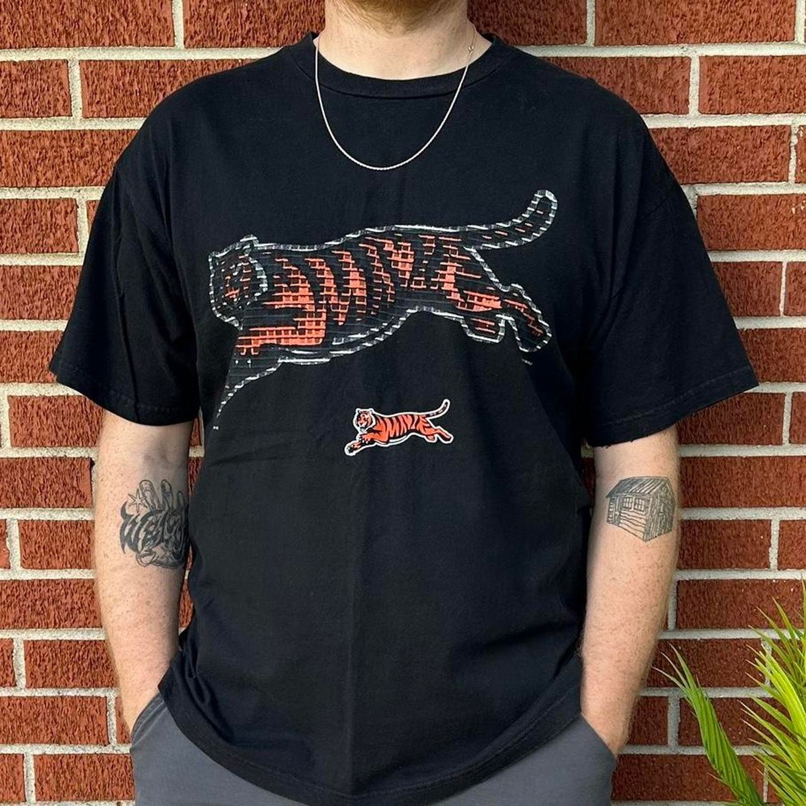NFL Vintage 1999 cincinnati bengals tiger big logo graphic shirt Size US XL / EU 56 / 4 - 2 Thumbnail