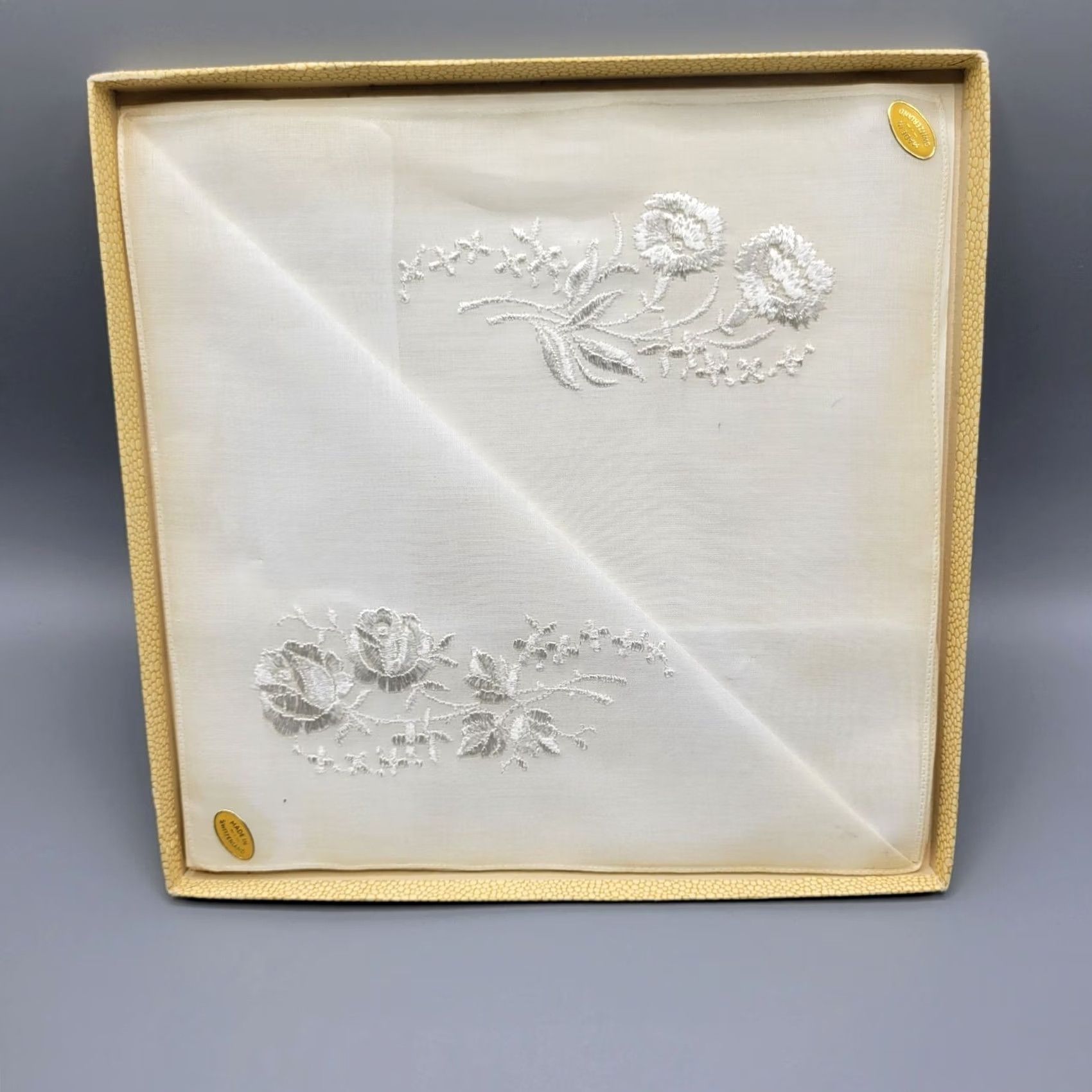 Vintage Vintage Swiss Made Embroidered Handkerchiefs Hankie Set of 2 In Original Box NOS Size ONE SIZE - 2 Thumbnail
