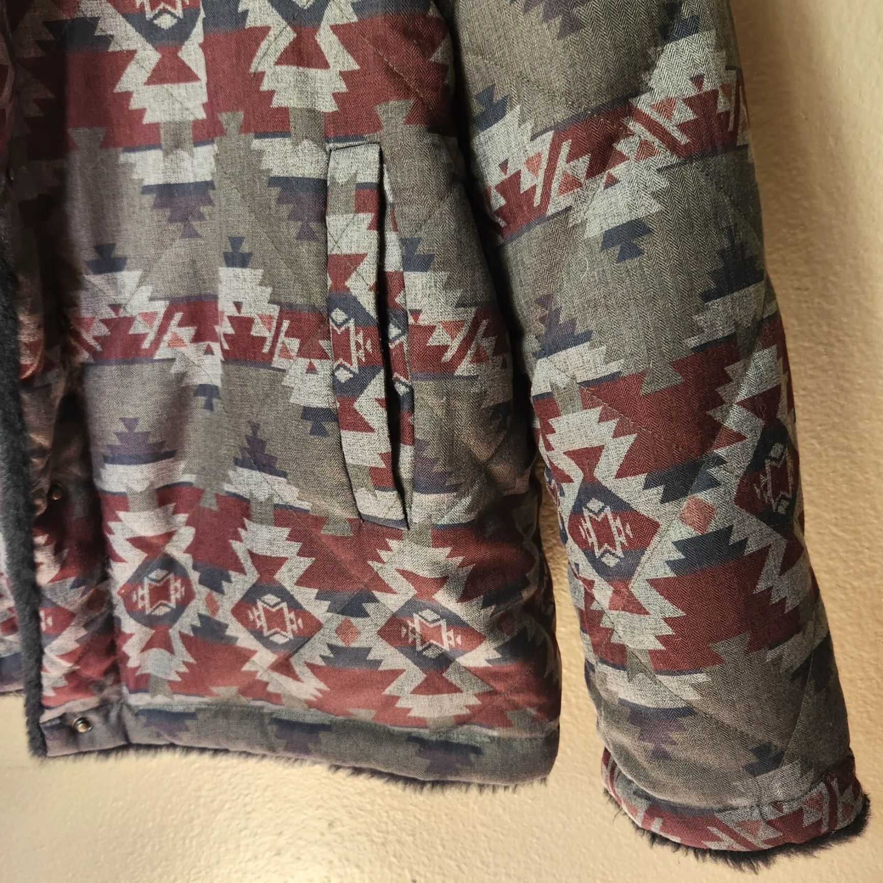 Pendleton VINTAGE Pendleton Womens Reversible Aztec Print/Faux Fur Hooded Jacket-Size L Size L / US 10 / IT 46 - 5 Thumbnail