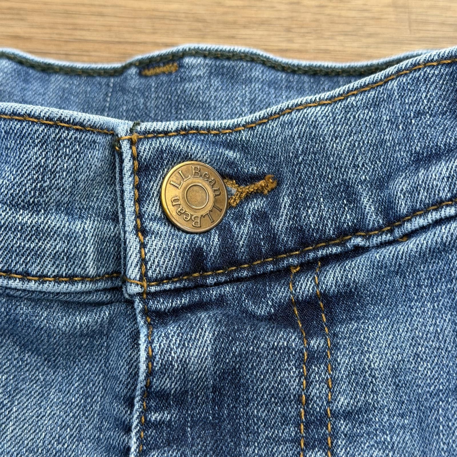 L.L. Bean L.L. Bean Beanflex Classic Fit Light Denim Jeans 36x28 Size US 36 / EU 52 - 8 Thumbnail