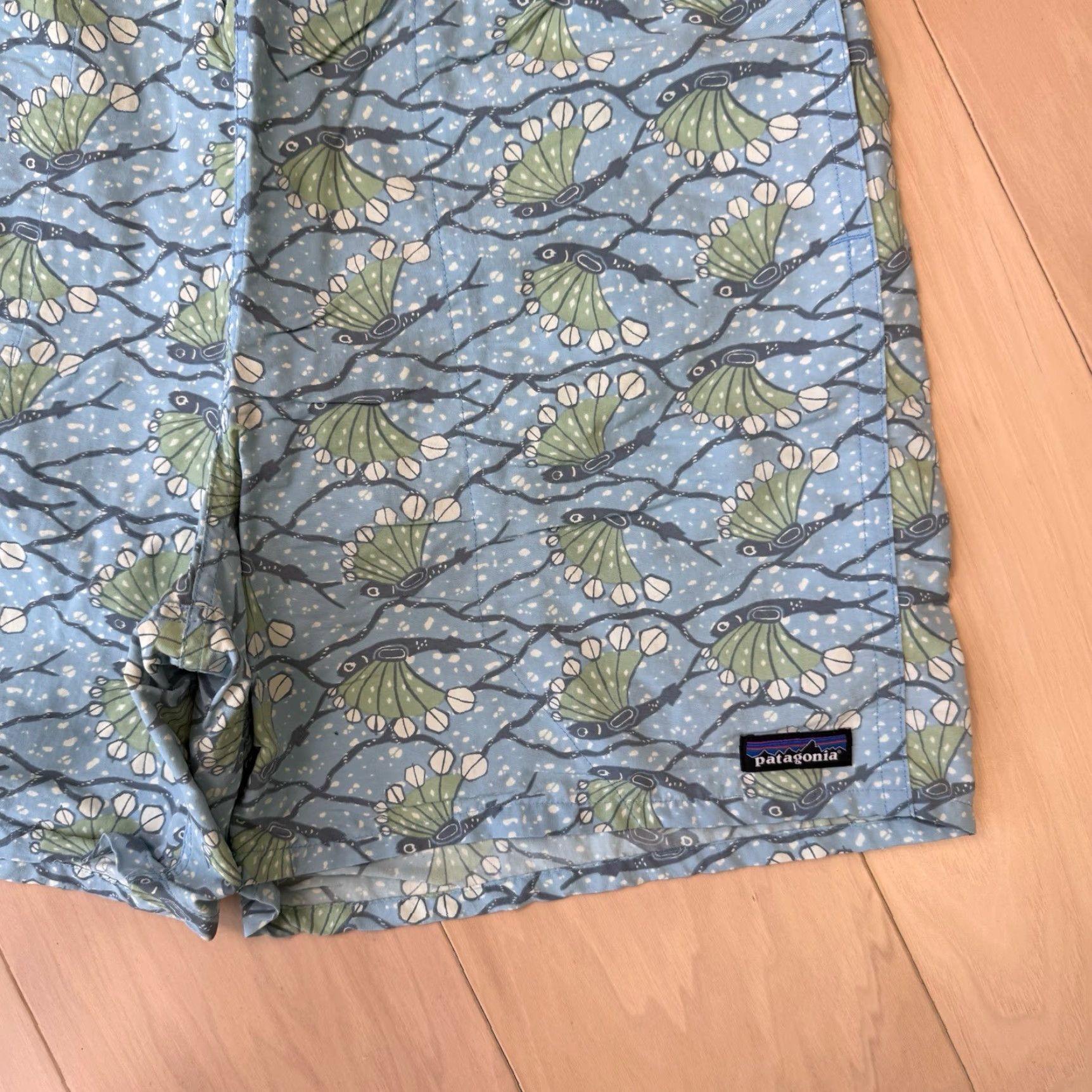 Patagonia Patagonia Baggies Large Blue Lined Shorts Lined 6" Inseam Hexy Fish Pattern Size US 33 - 4 Thumbnail