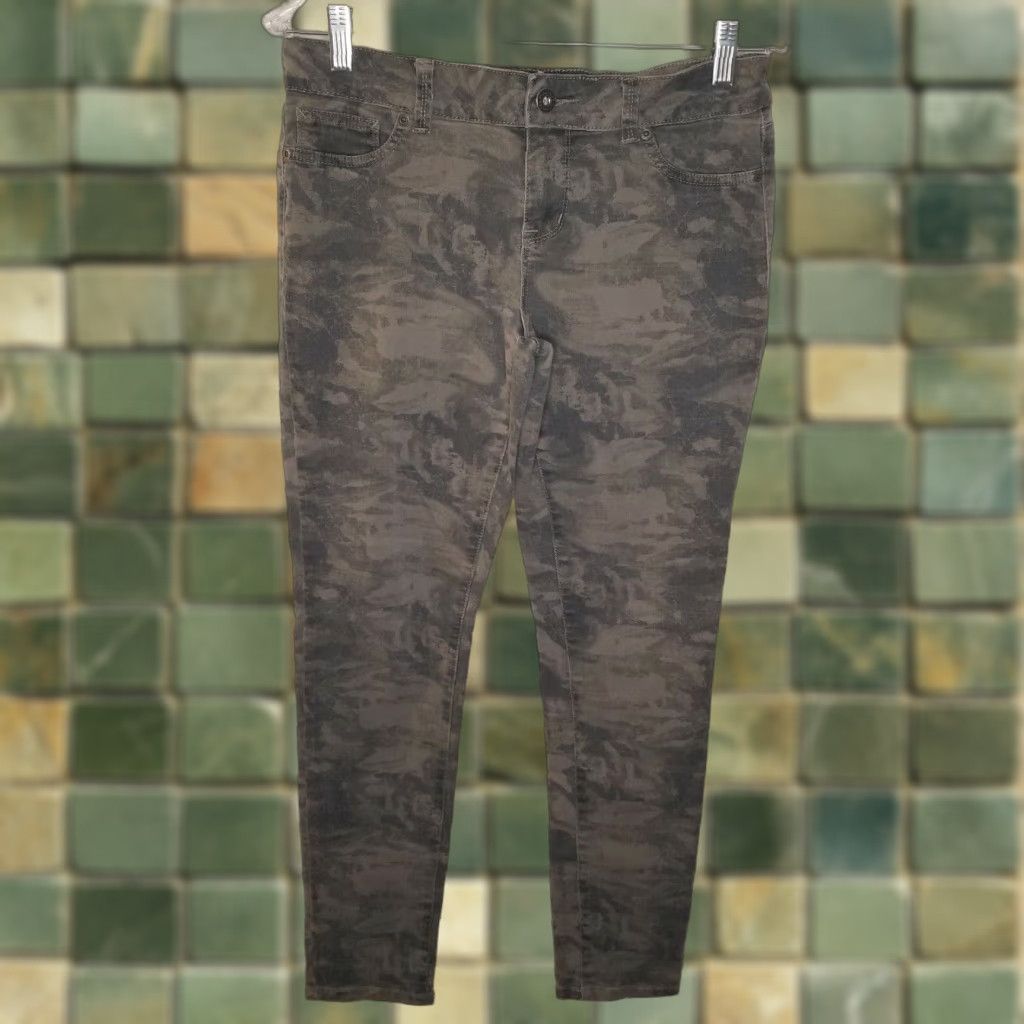 Vintage MAURICES Women's Green Brown Camo Skinny Jeans Size M Regular Size 32" / US 10 / IT 46 - 1 Thumbnail