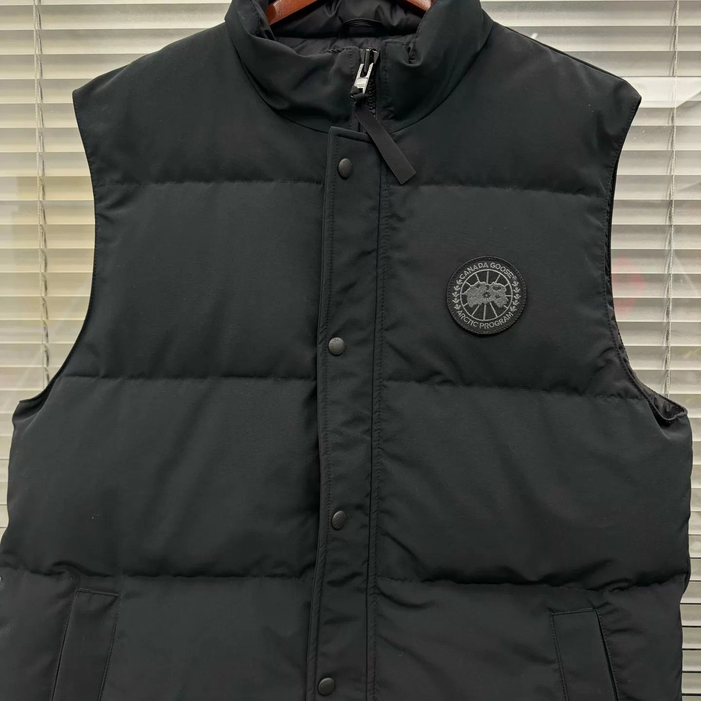 Canada Goose Canada Goose Black Label Down Vest XL Like New Size US XL / EU 56 / 4 - 3 Thumbnail
