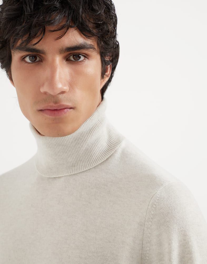 Brunello Cucinelli o1w1db10825 Cashmere Turtleneck in Grey Size US S / EU 44-46 / 1 - 2 Thumbnail