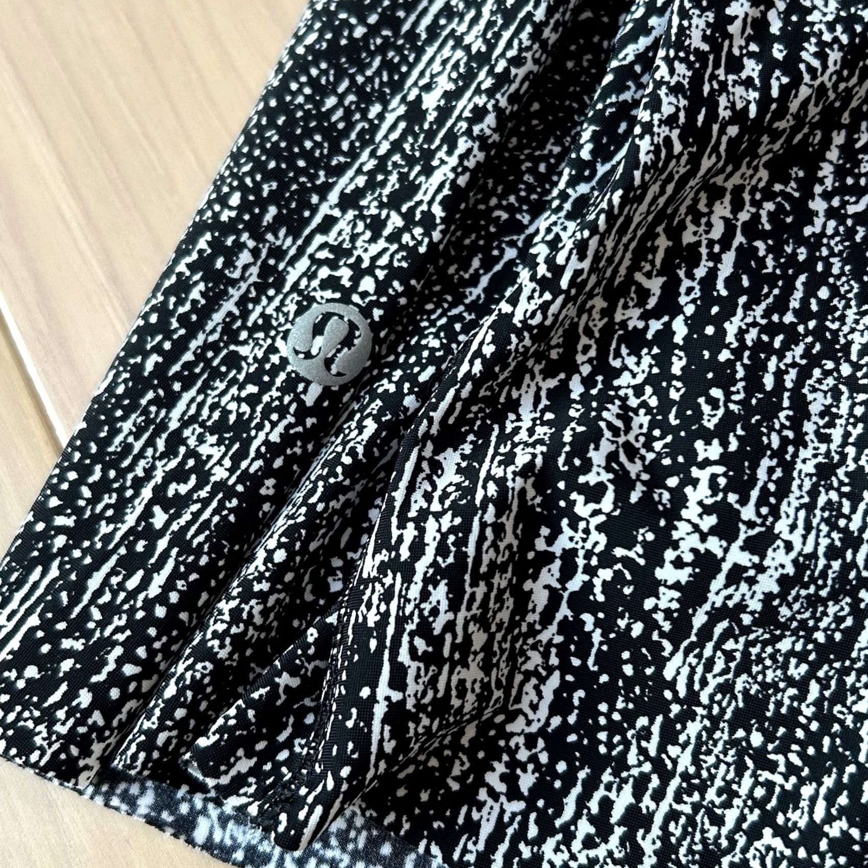 Lululemon Lululemon Lost in Pace Skirt Air Time White Black Women’s 10 Athletic Pockets Short Geometric Urban Athleisure 33-36 Waist Mens? Womens? Size 32" / US 10 / IT 46 - 5 Thumbnail
