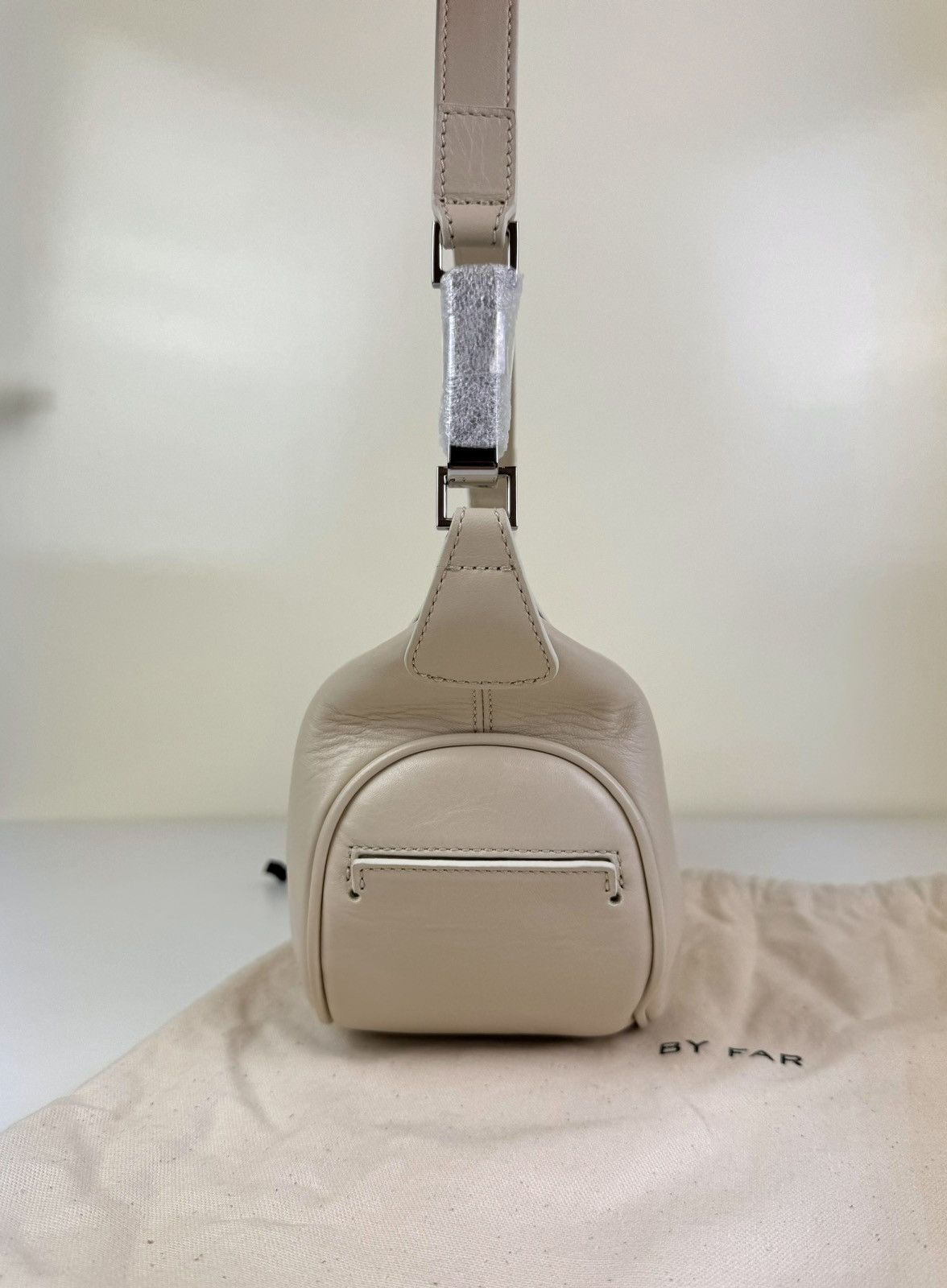 By Far By Far Amy Leather Beige Nude Shoulders Bum Waist Bag Ivory Size ONE SIZE - 8 Thumbnail