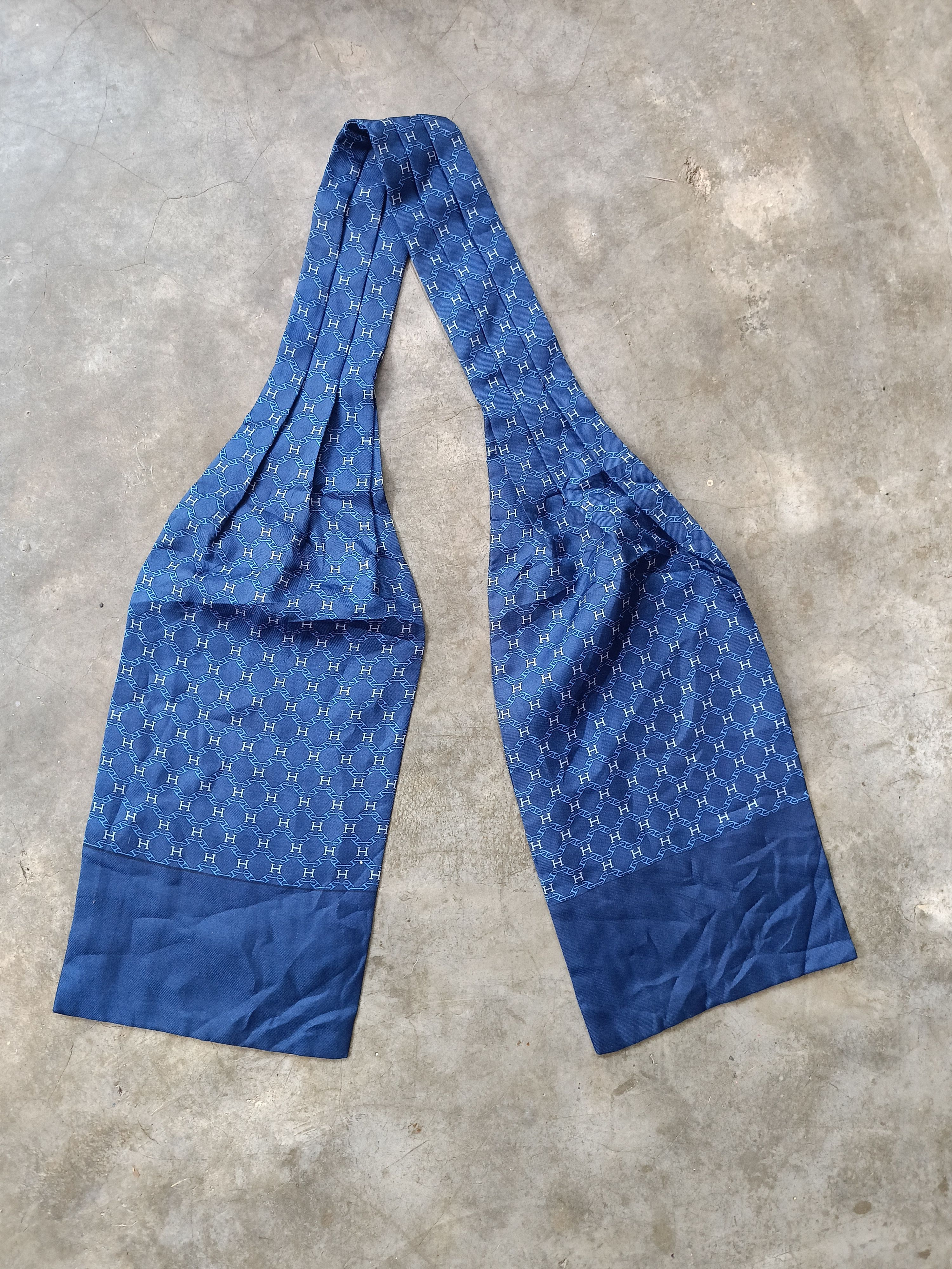Hermes Hermès Lavallière Ascot Tie Cravat Scarf H printed 100% Silk Size ONE SIZE - 2 Thumbnail